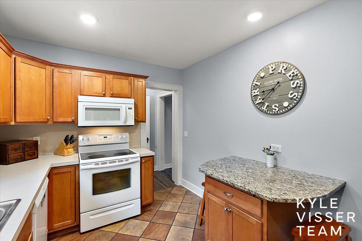 320 Gladstone Drive SE East Grand Rapids MI 49506