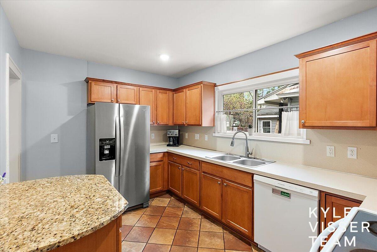 320 Gladstone Drive SE East Grand Rapids MI 49506