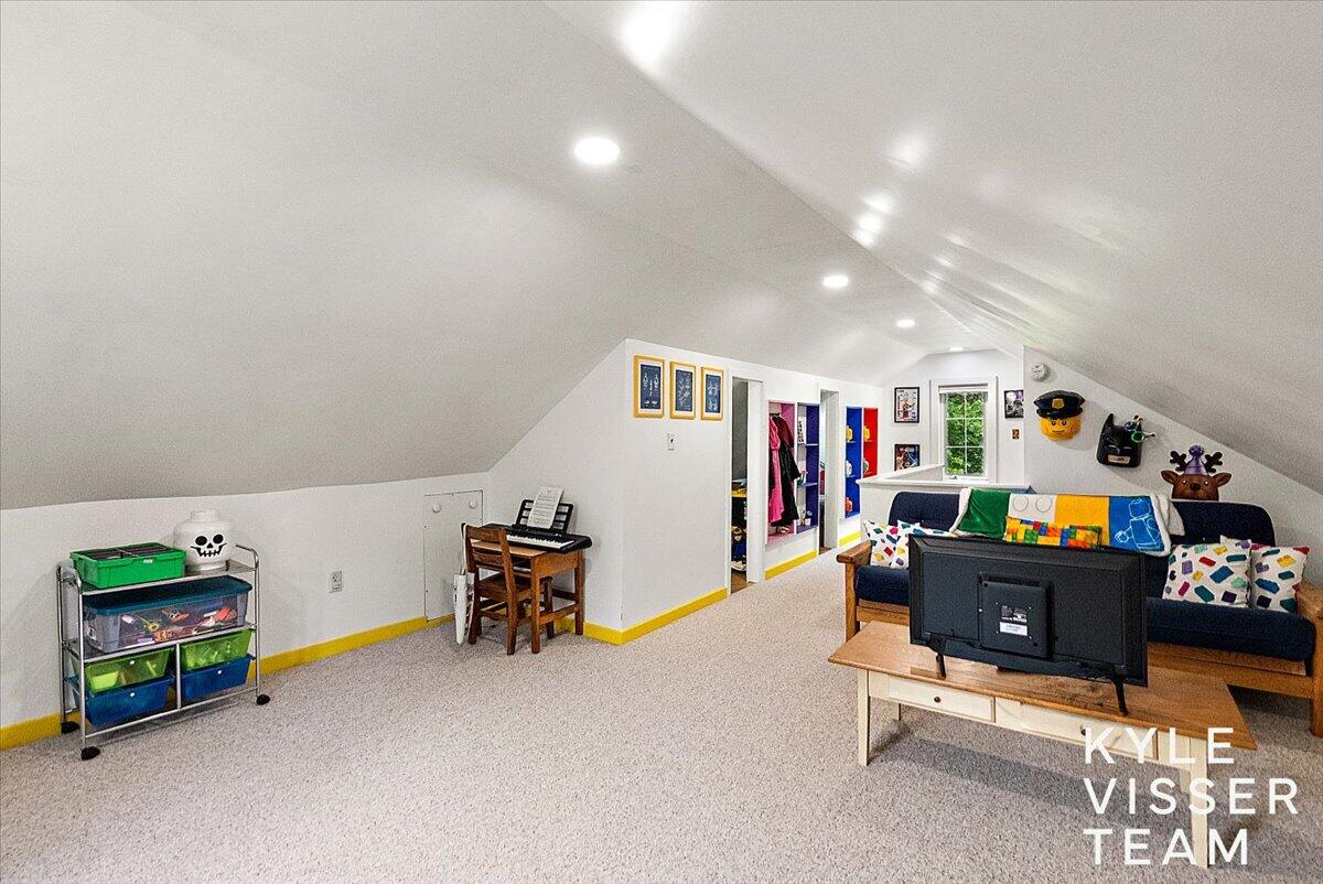 320 Gladstone Drive SE East Grand Rapids MI 49506