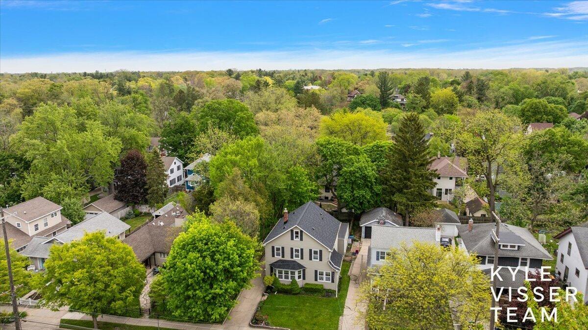 320 Gladstone Drive SE East Grand Rapids MI 49506