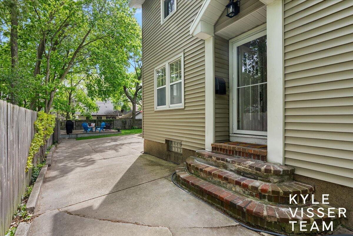 320 Gladstone Drive SE East Grand Rapids MI 49506