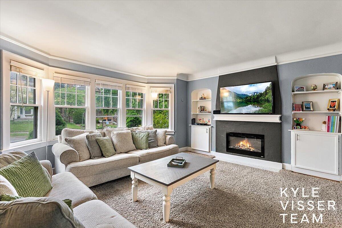 320 Gladstone Drive SE East Grand Rapids MI 49506
