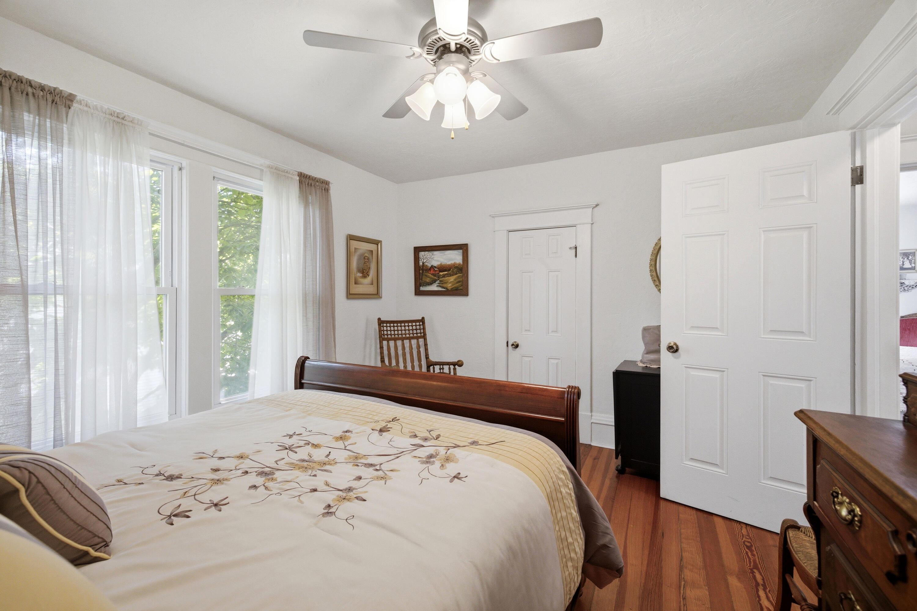 24 W Ash Street W Three Oaks MI 49128
