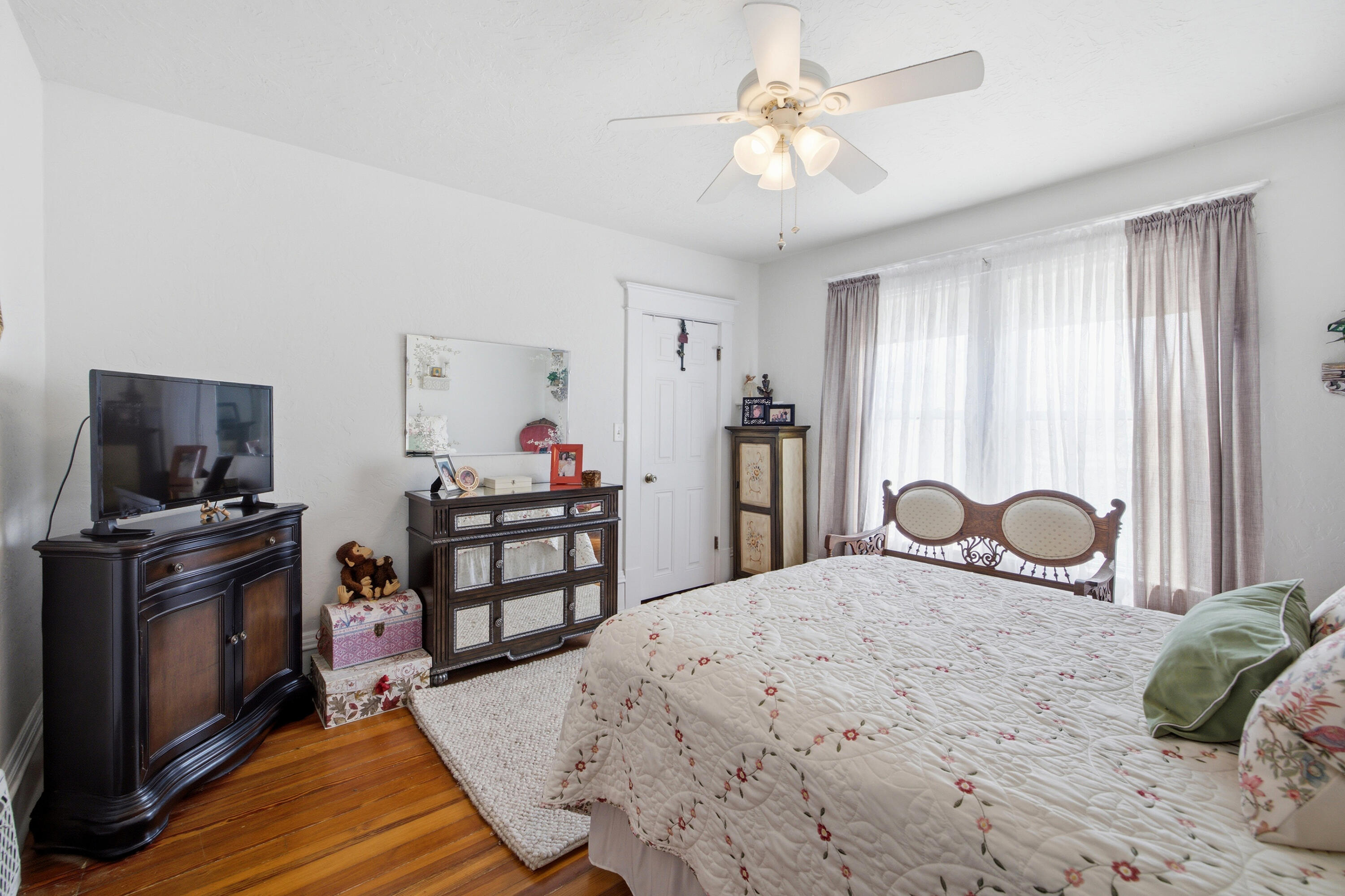 24 W Ash Street W Three Oaks MI 49128