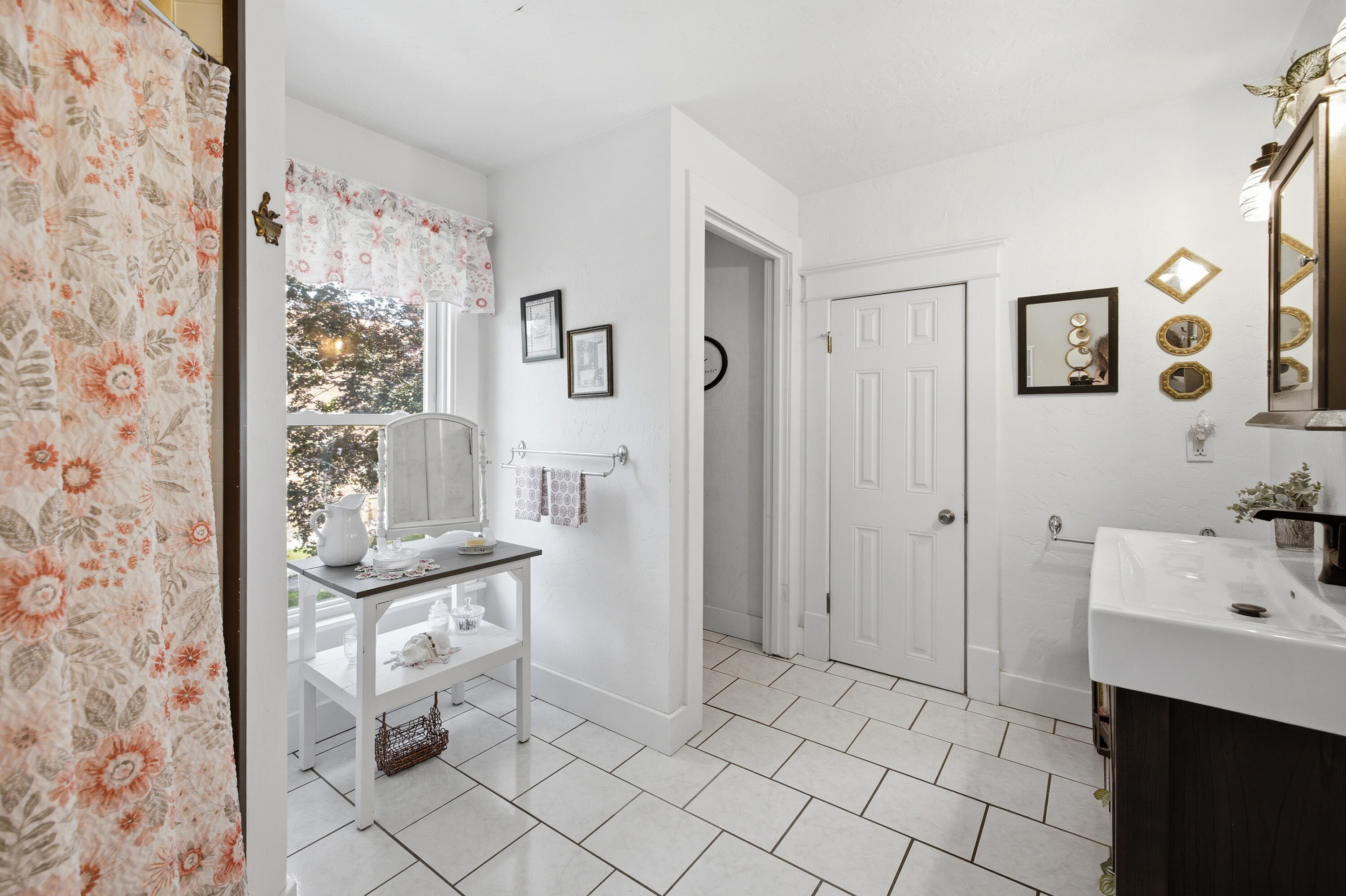 24 W Ash Street W Three Oaks MI 49128