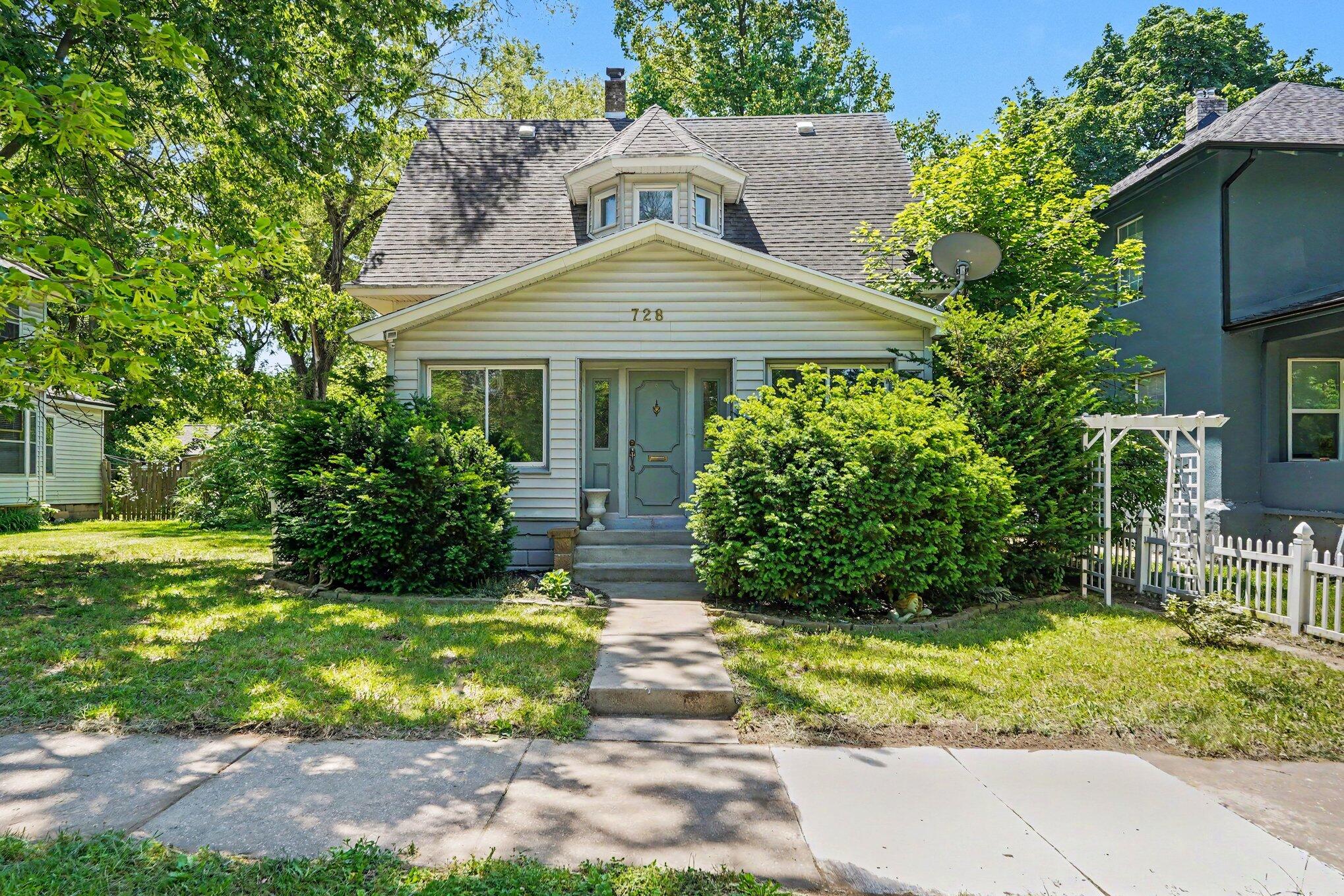 728 Adams Street SE Grand Rapids MI 49507