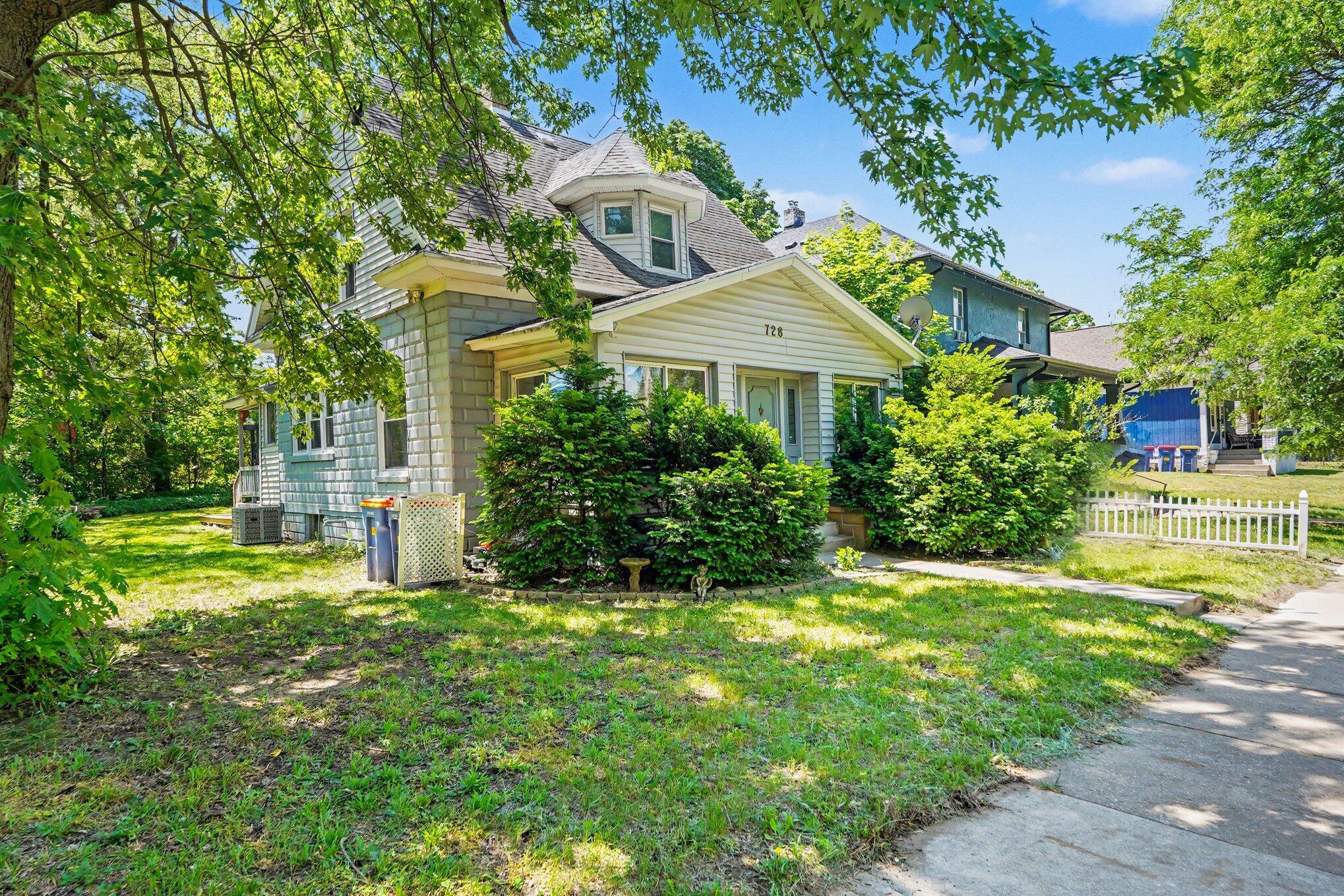 728 Adams Street SE Grand Rapids MI 49507