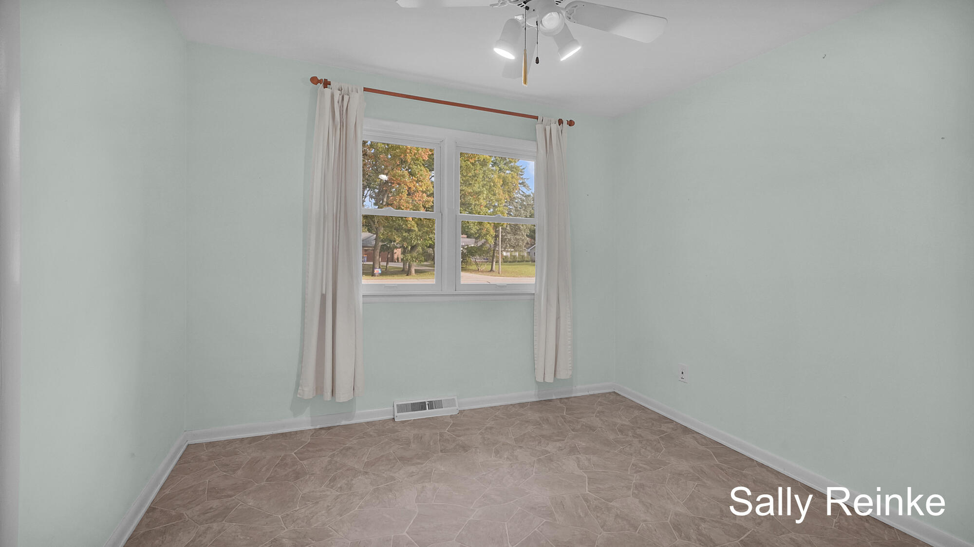1424 3 Mile Road NE Grand Rapids MI 49505