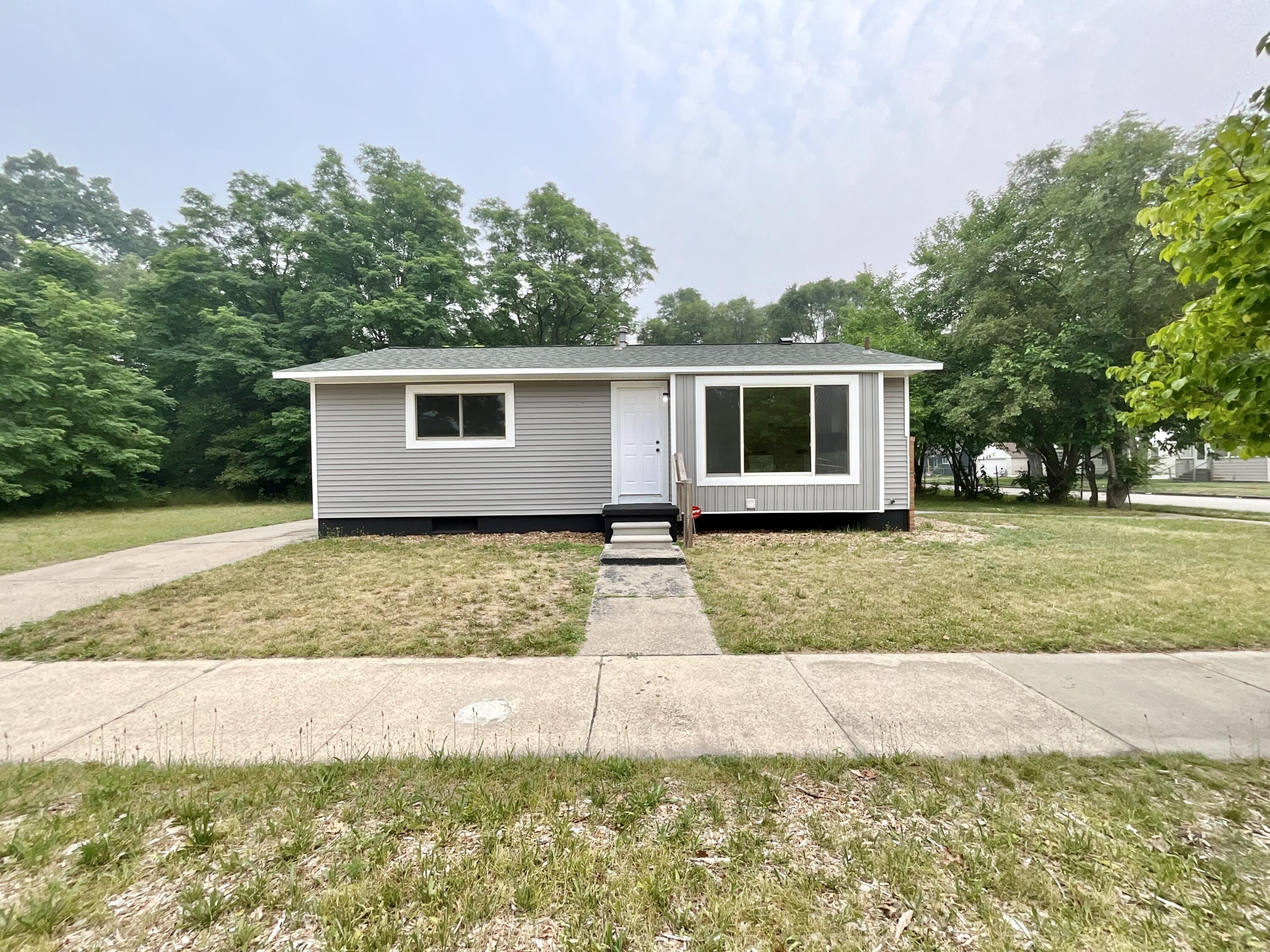 2245 8th Street Muskegon MI 49444
