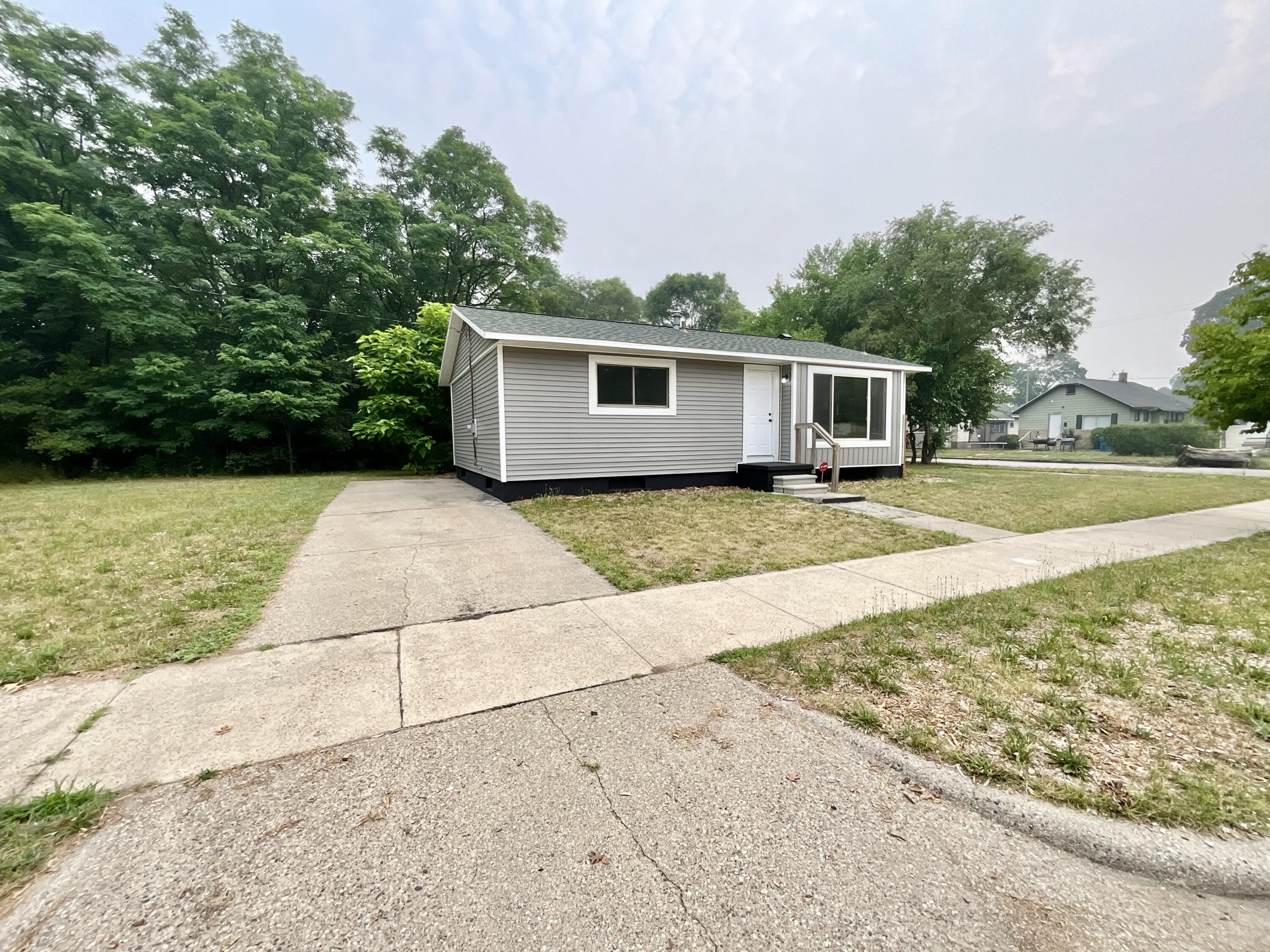 2245 8th Street Muskegon MI 49444