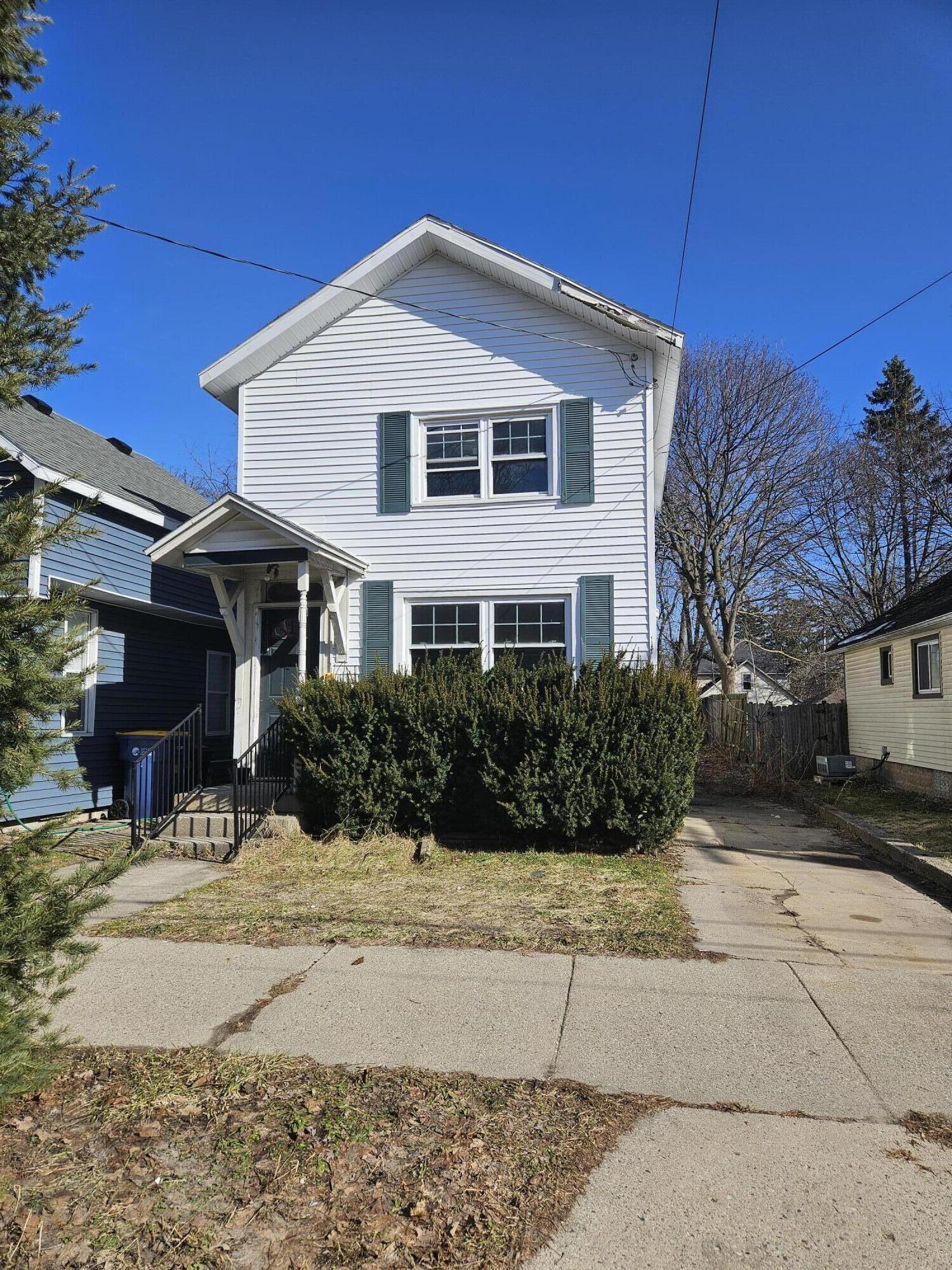552 Pine Avenue NW Grand Rapids MI 49504