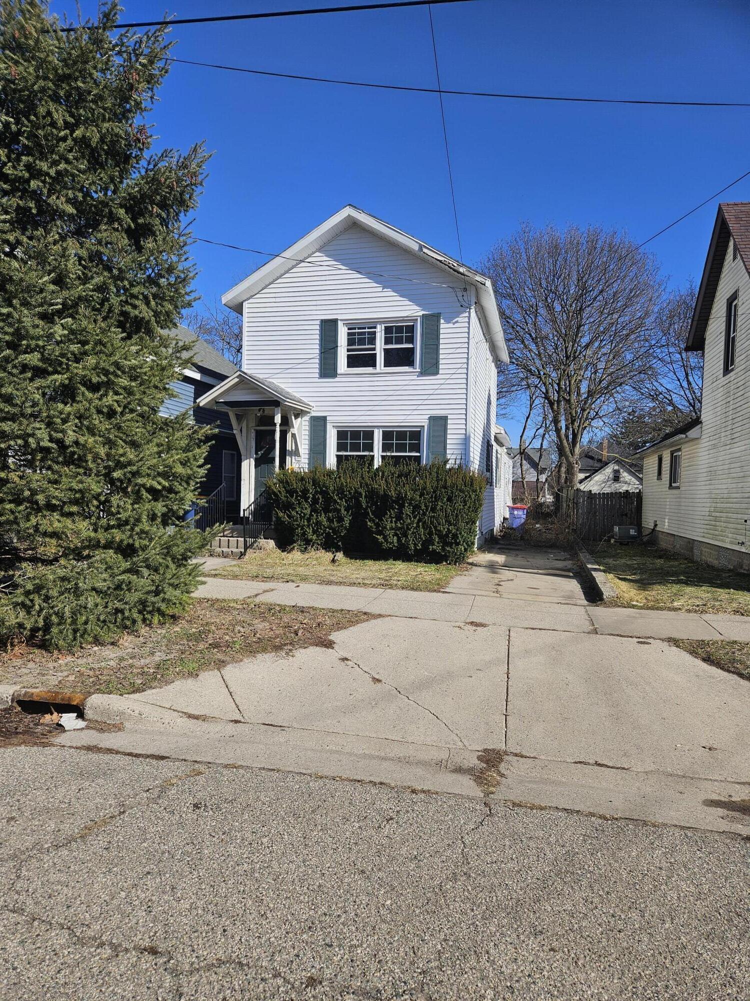 552 Pine Avenue NW Grand Rapids MI 49504