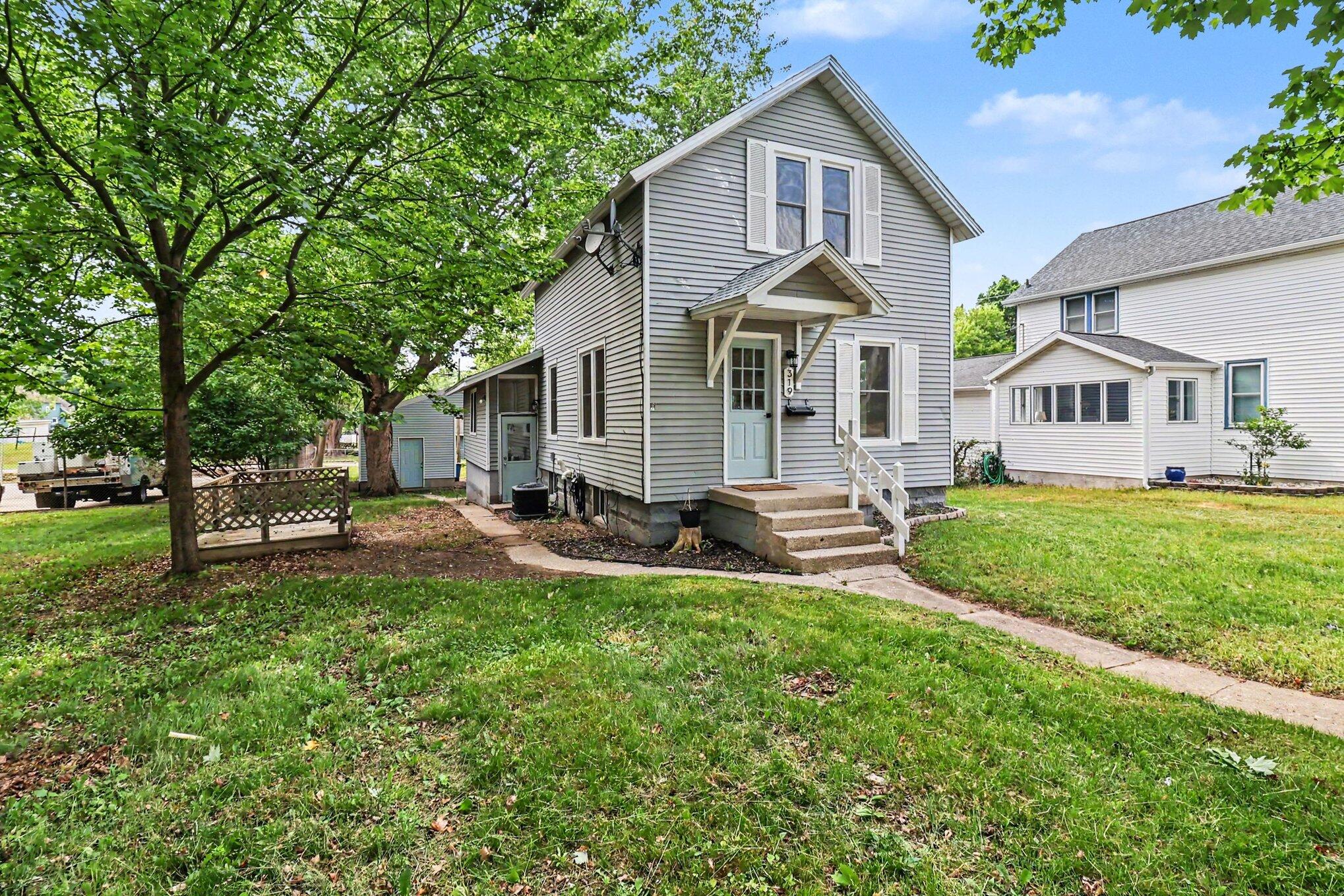 319 N Rowe Street Ludington MI 49431
