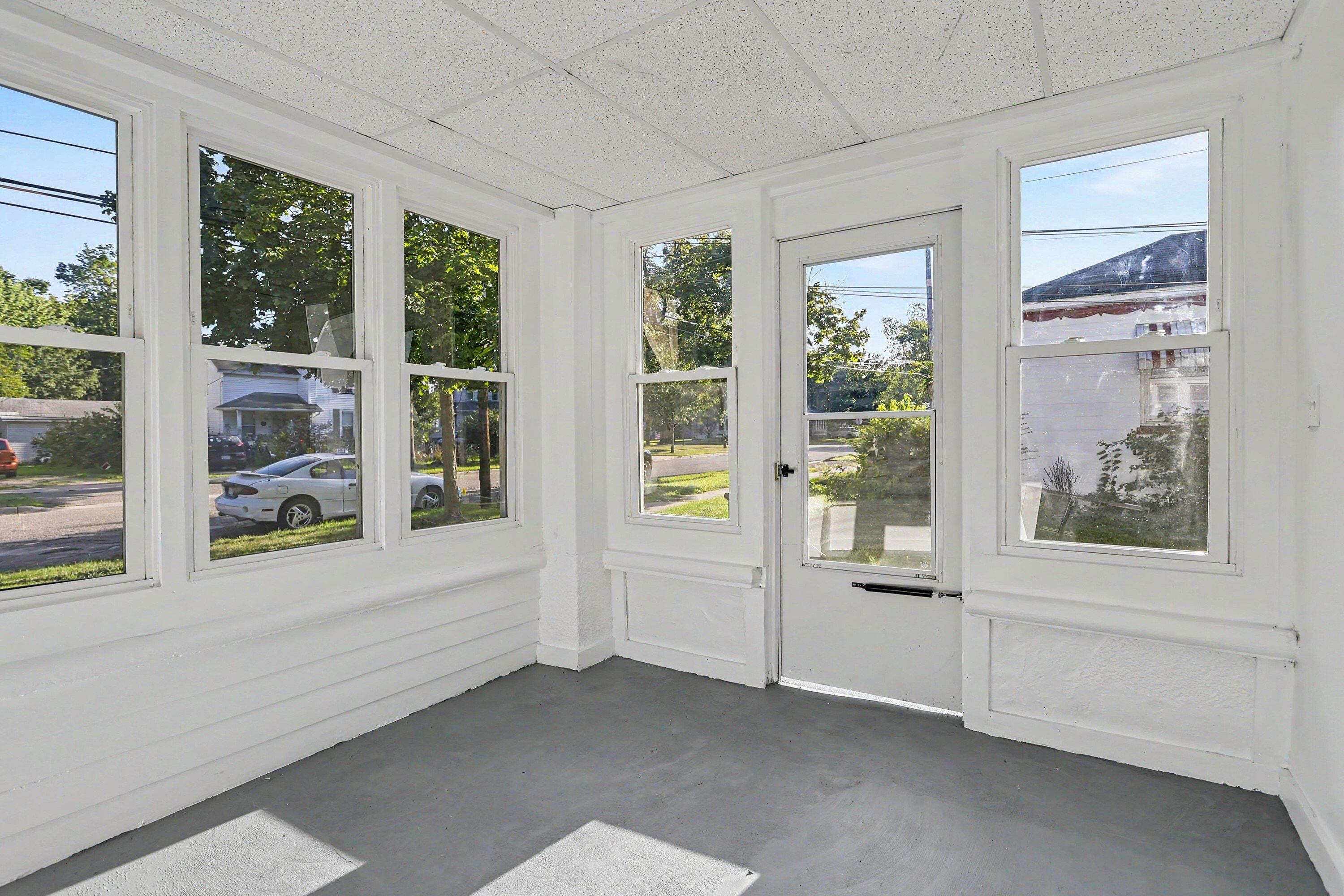 105 W Telegraph Dowagiac MI 49047