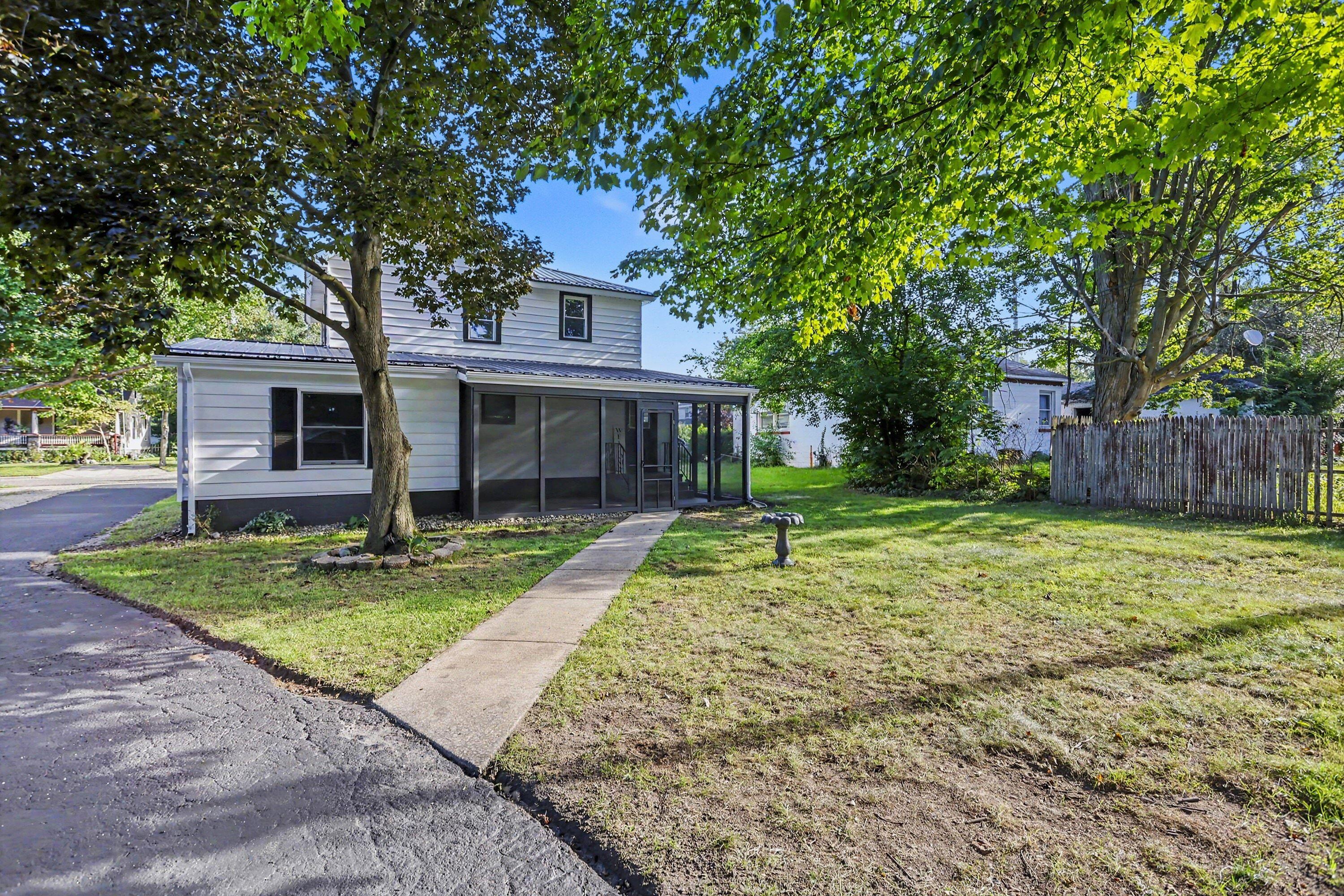 105 W Telegraph Dowagiac MI 49047