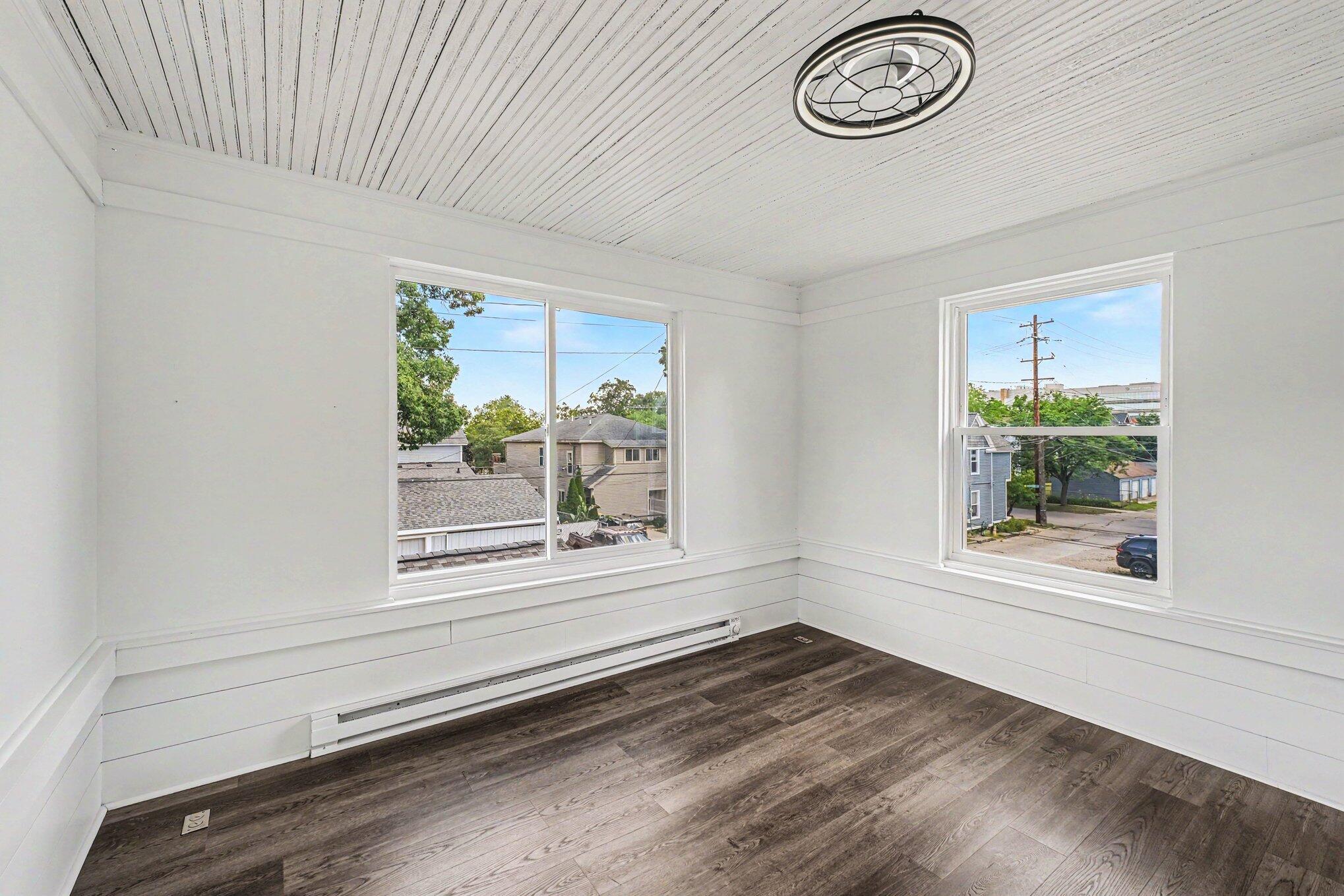 614 Fairview Avenue NE Grand Rapids MI 49503
