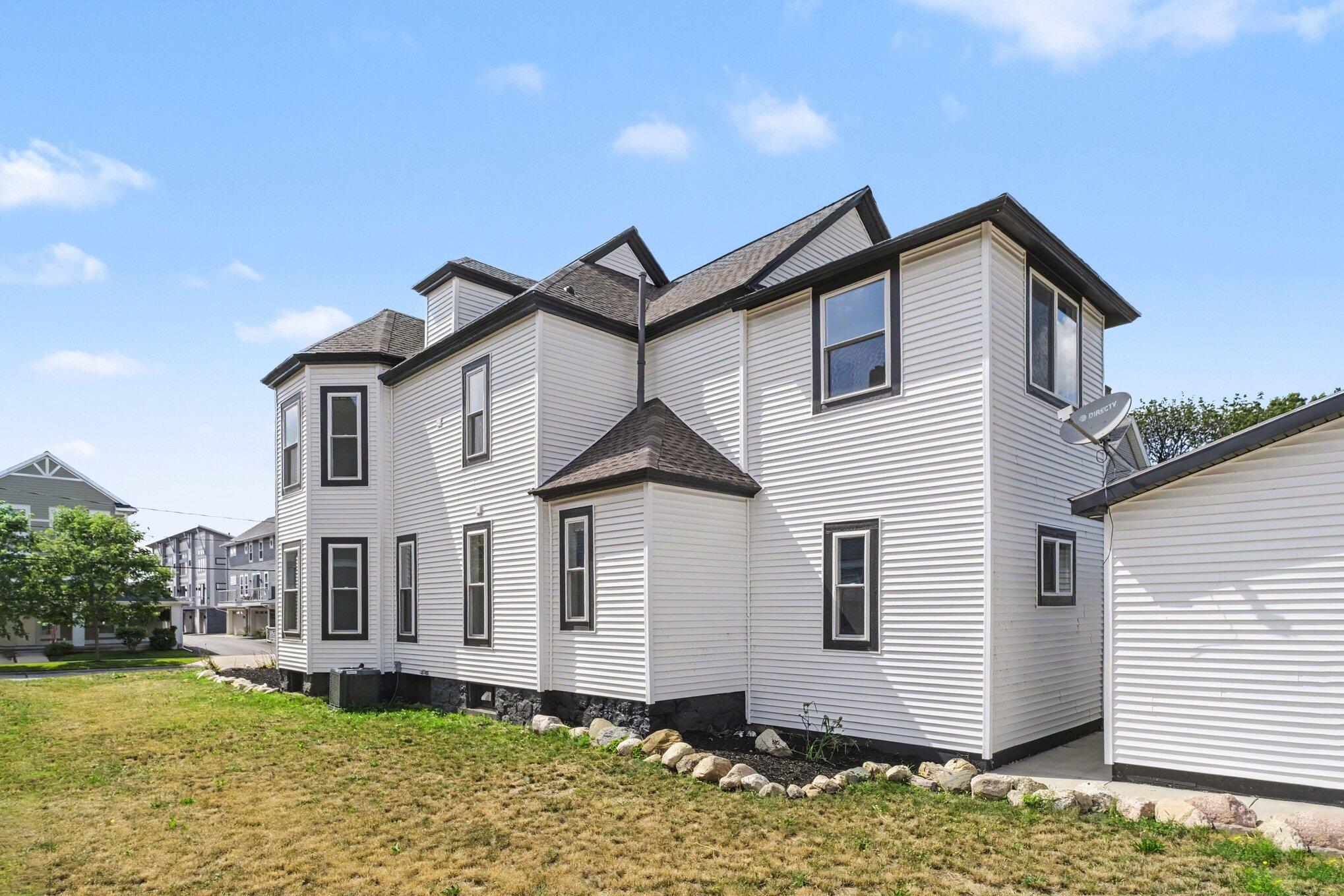 614 Fairview Avenue NE Grand Rapids MI 49503