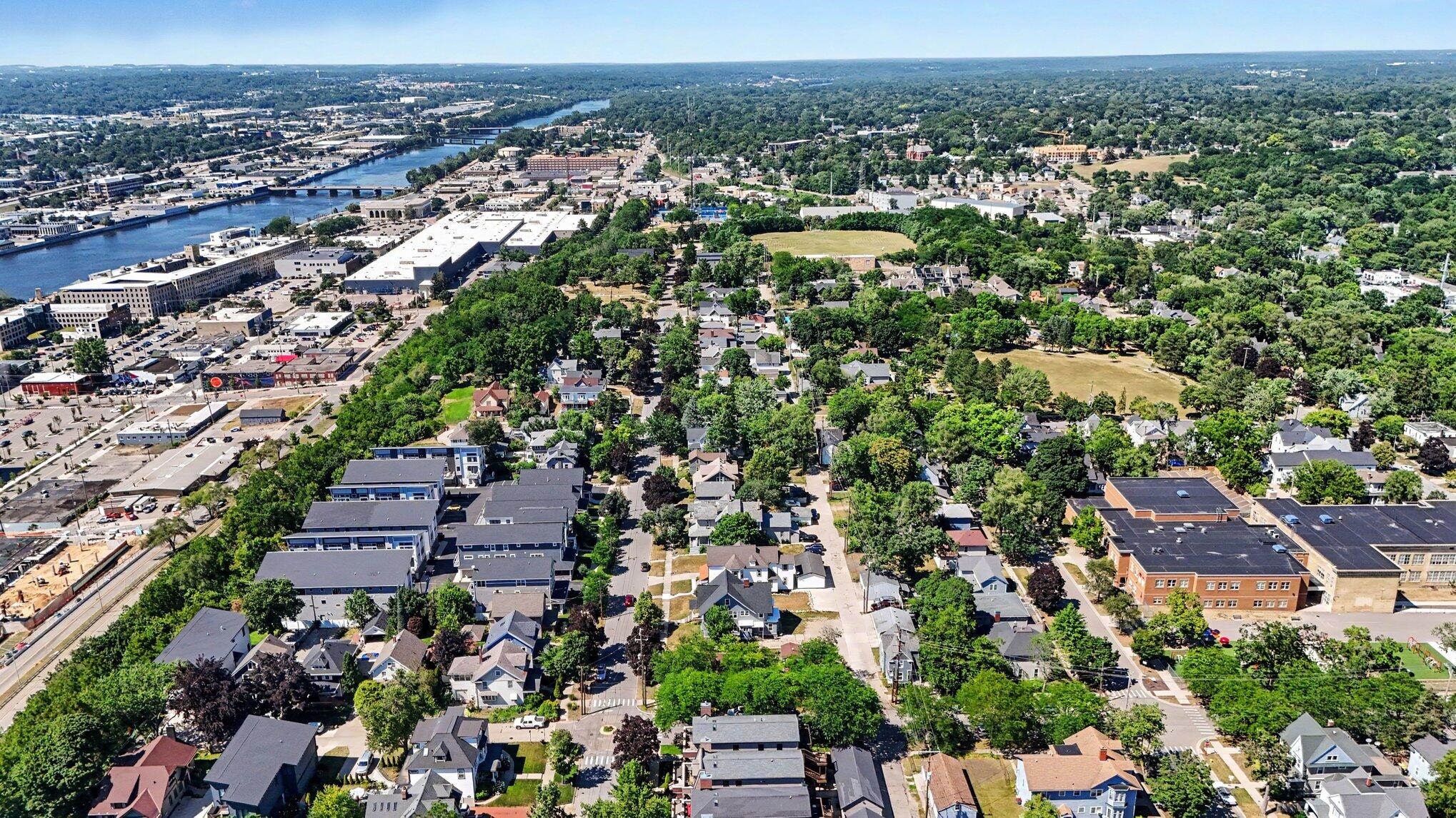 614 Fairview Avenue NE Grand Rapids MI 49503