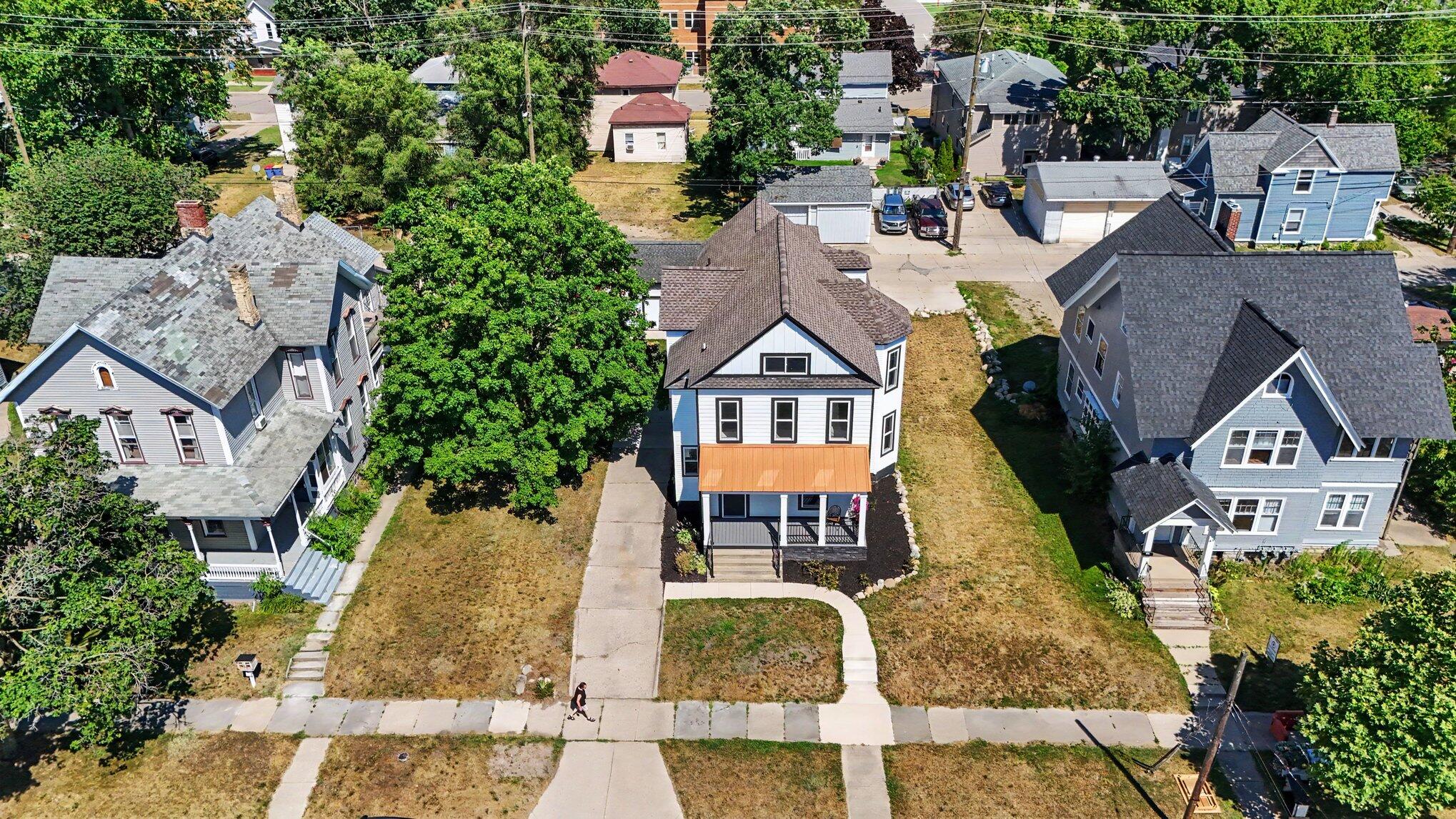 614 Fairview Avenue NE Grand Rapids MI 49503