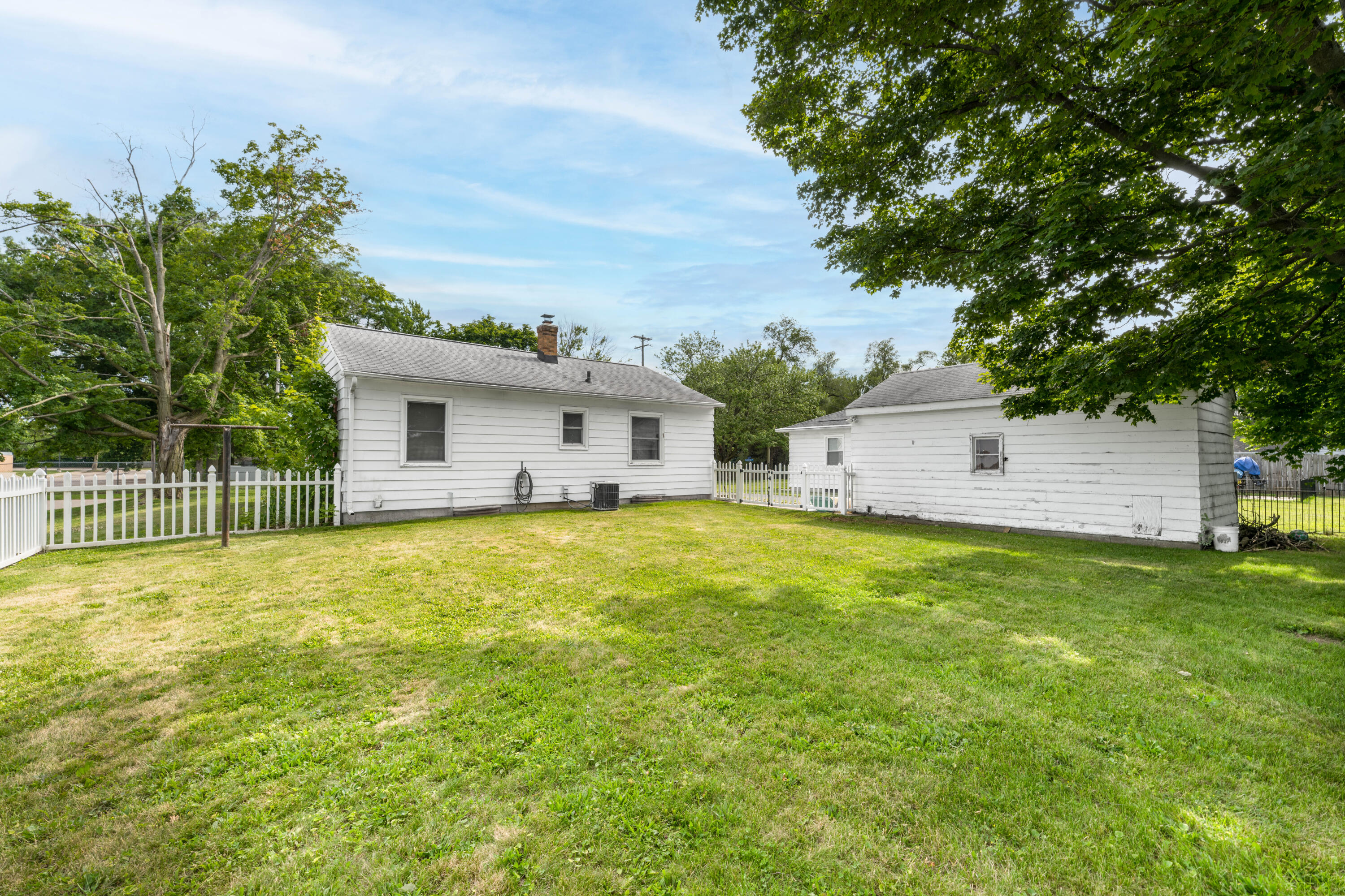 2009 Cambridge Drive Kalamazoo MI 49001