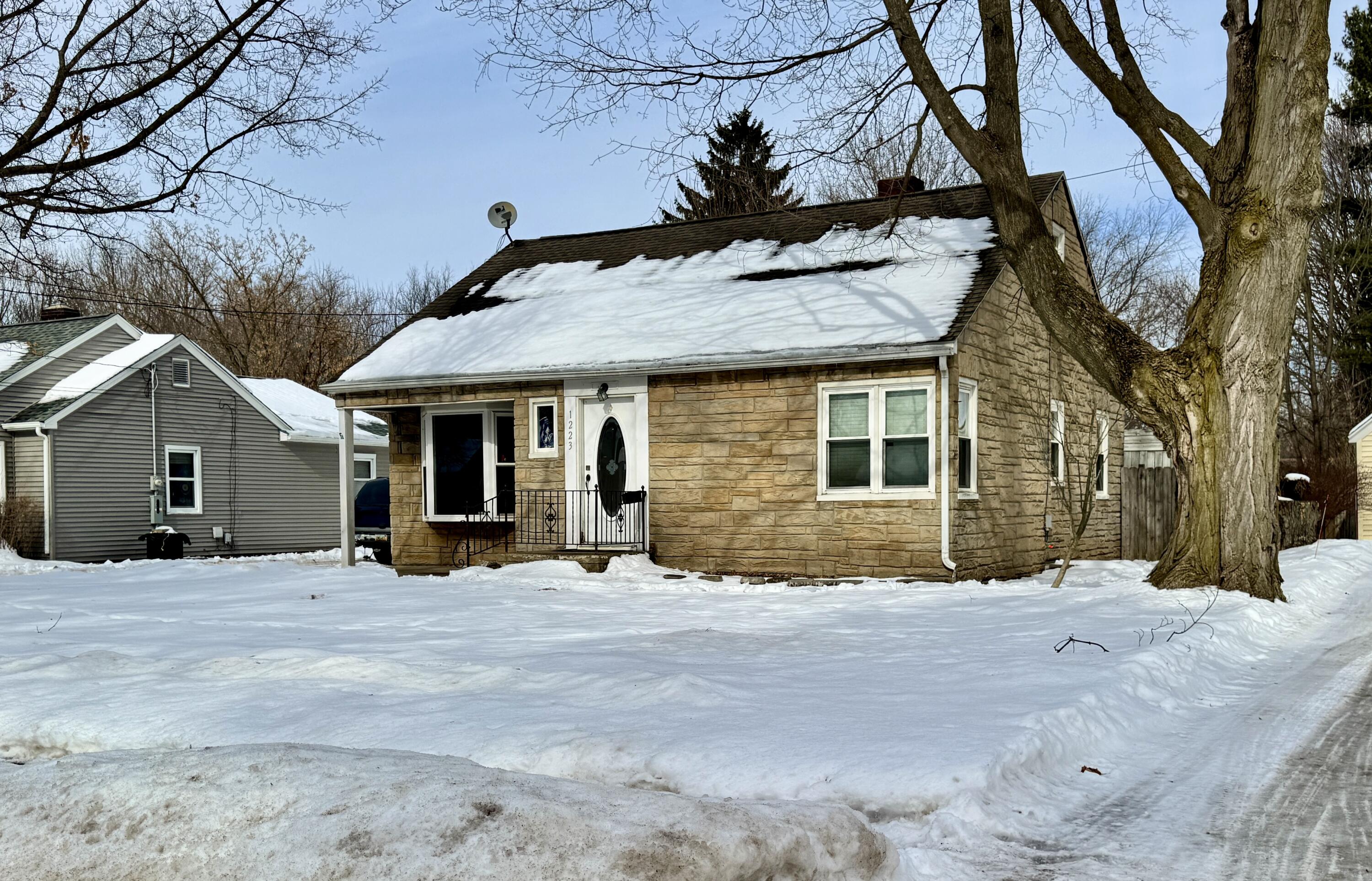 1223 Parchmount Avenue Kalamazoo MI 49004