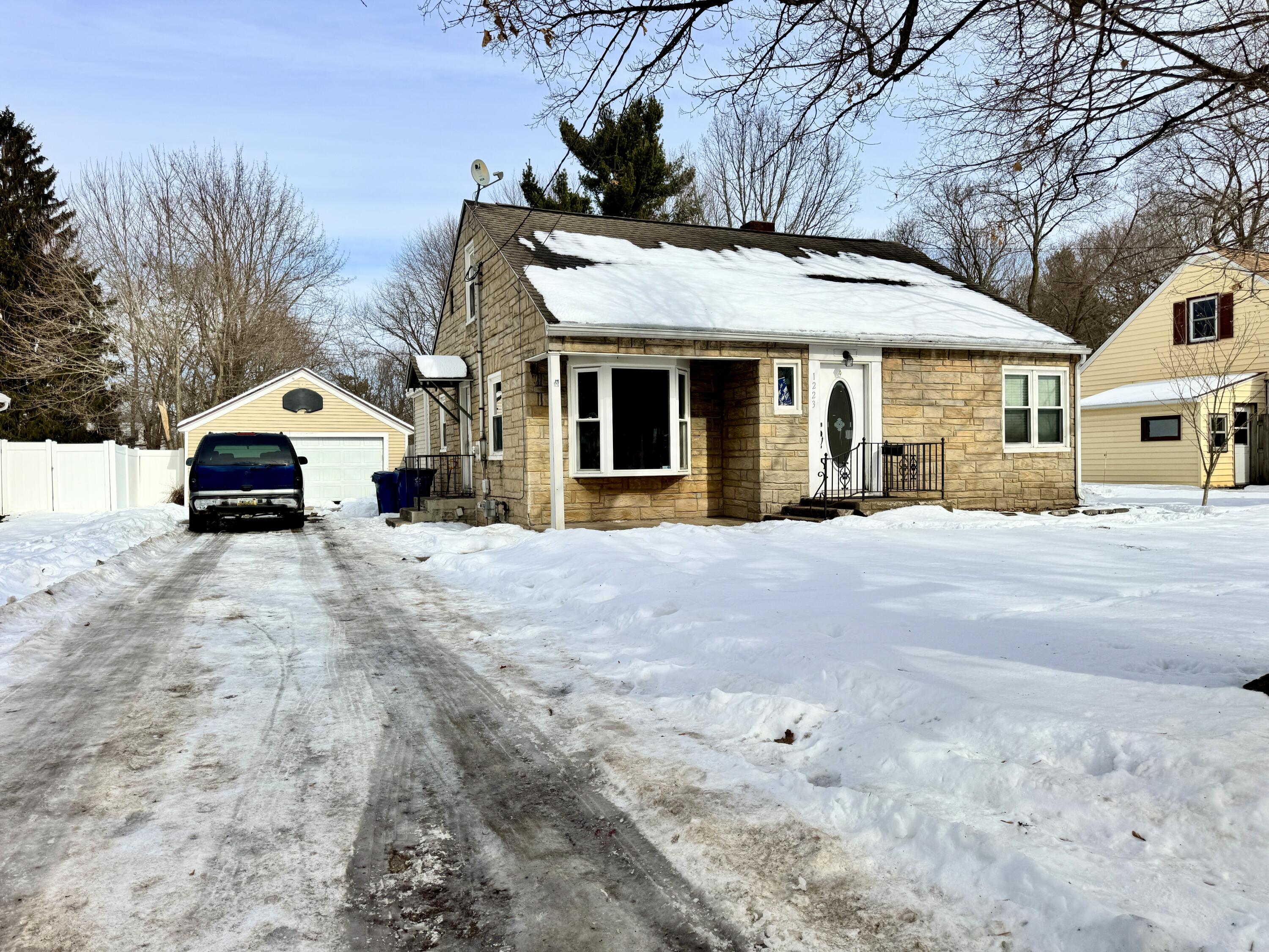 1223 Parchmount Avenue Kalamazoo MI 49004