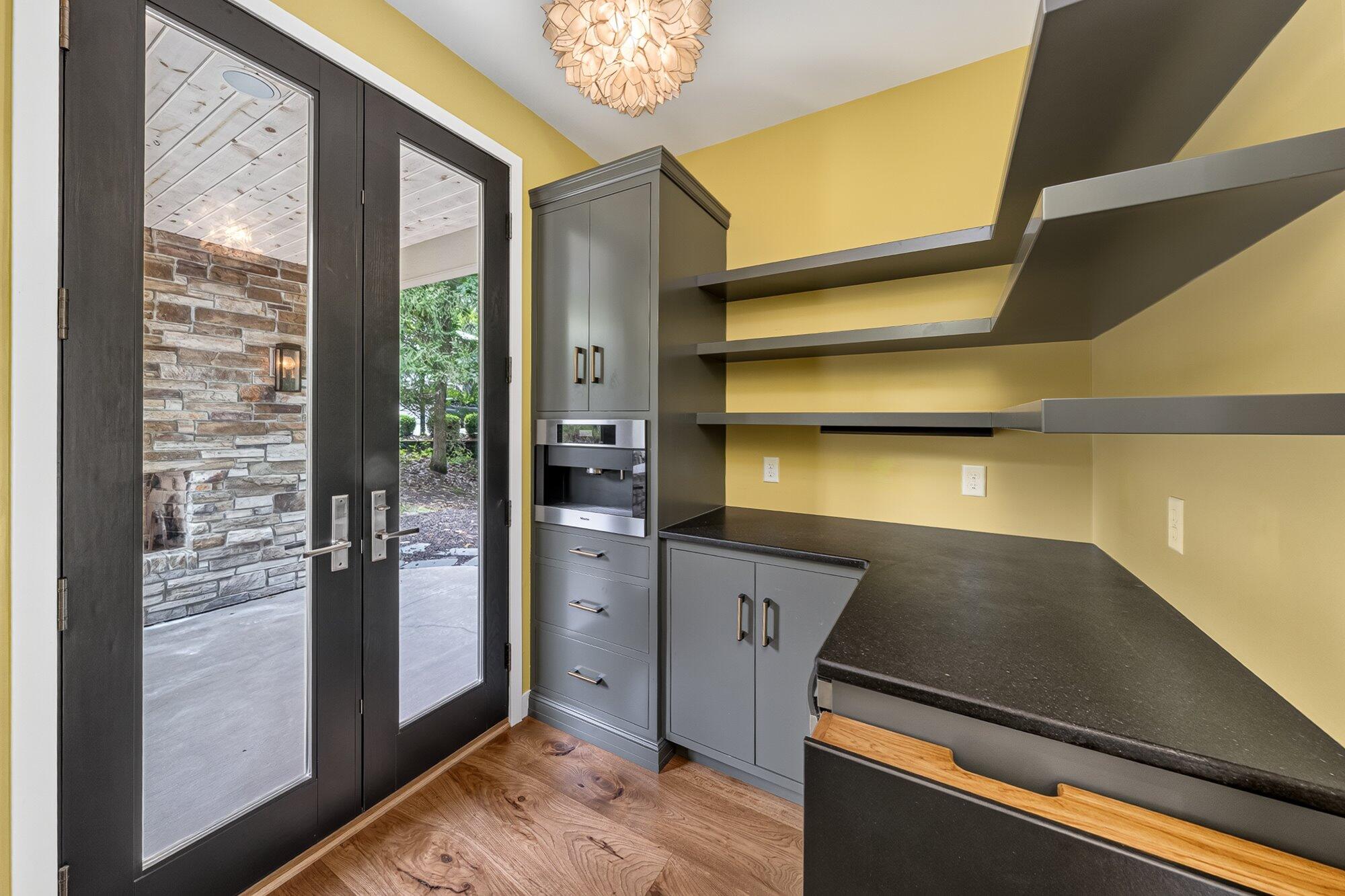2246 Shelter Pointe Drive Kalamazoo MI 49008