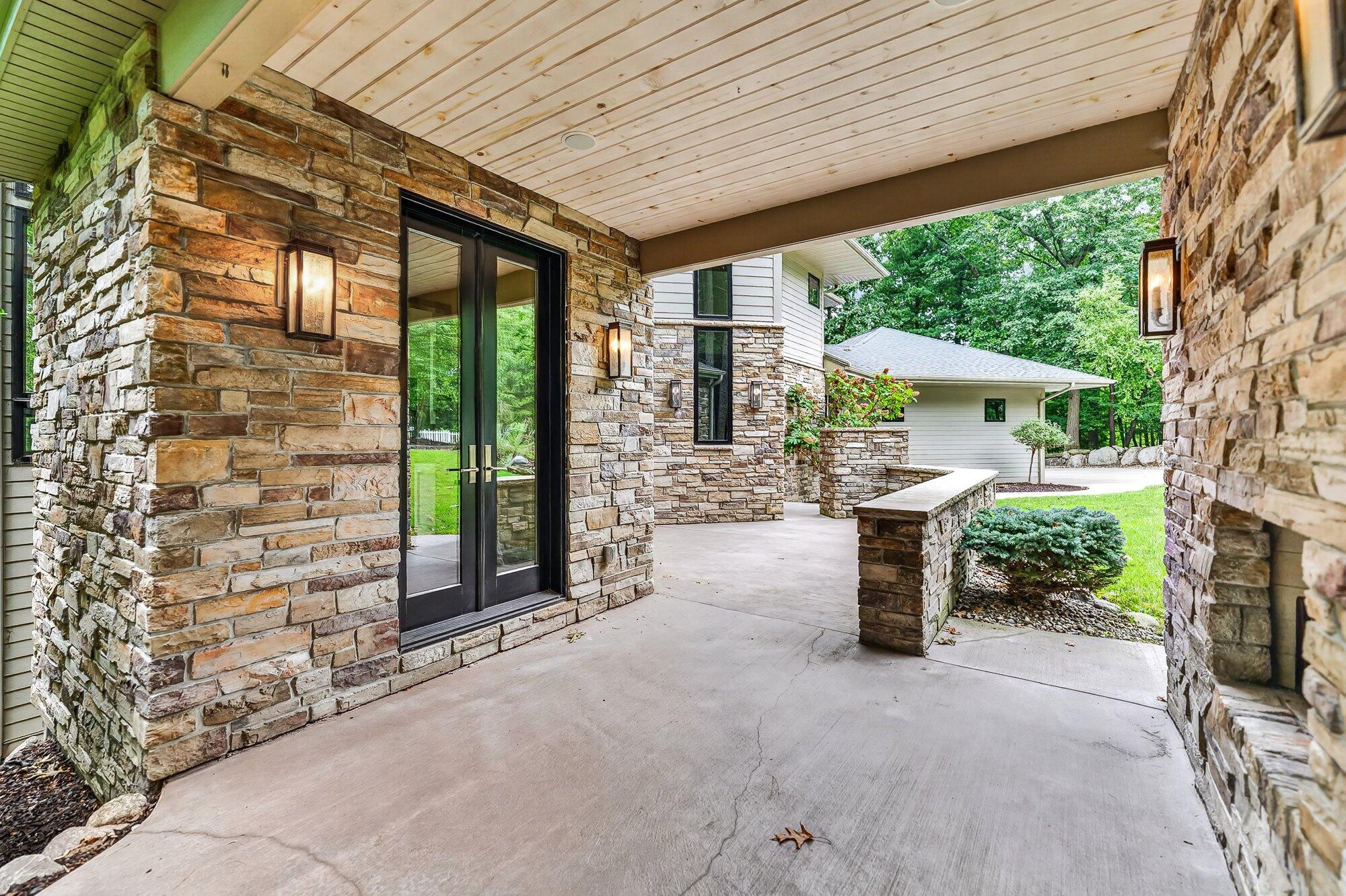 2246 Shelter Pointe Drive Kalamazoo MI 49008