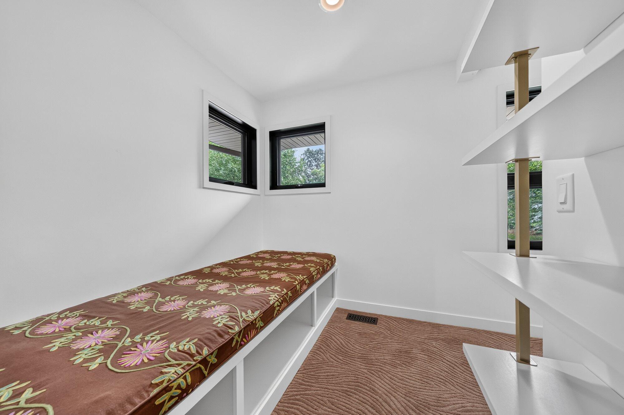 2246 Shelter Pointe Drive Kalamazoo MI 49008