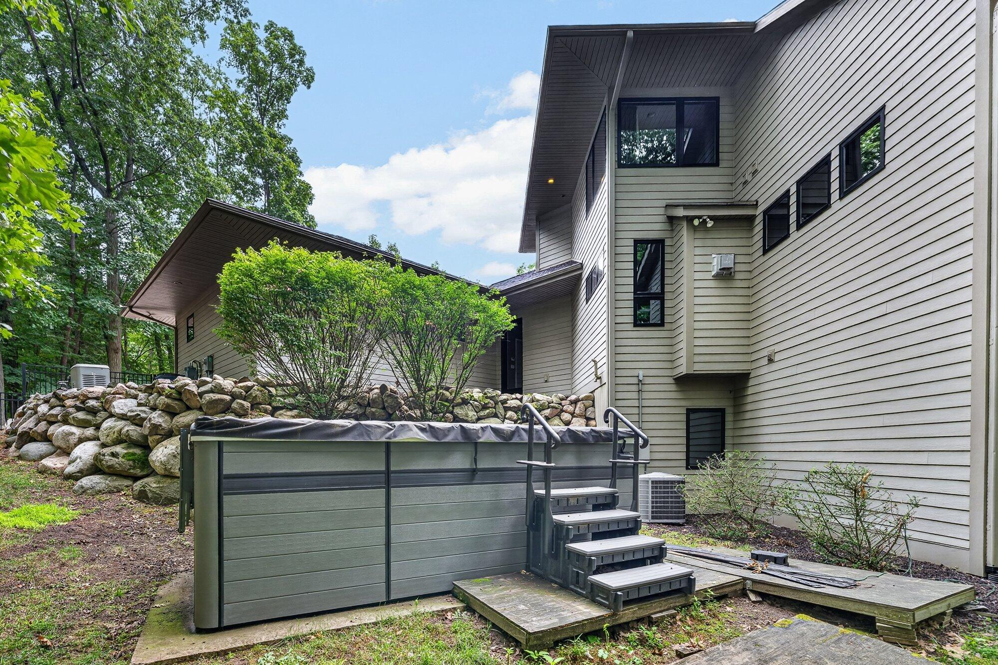 2246 Shelter Pointe Drive Kalamazoo MI 49008