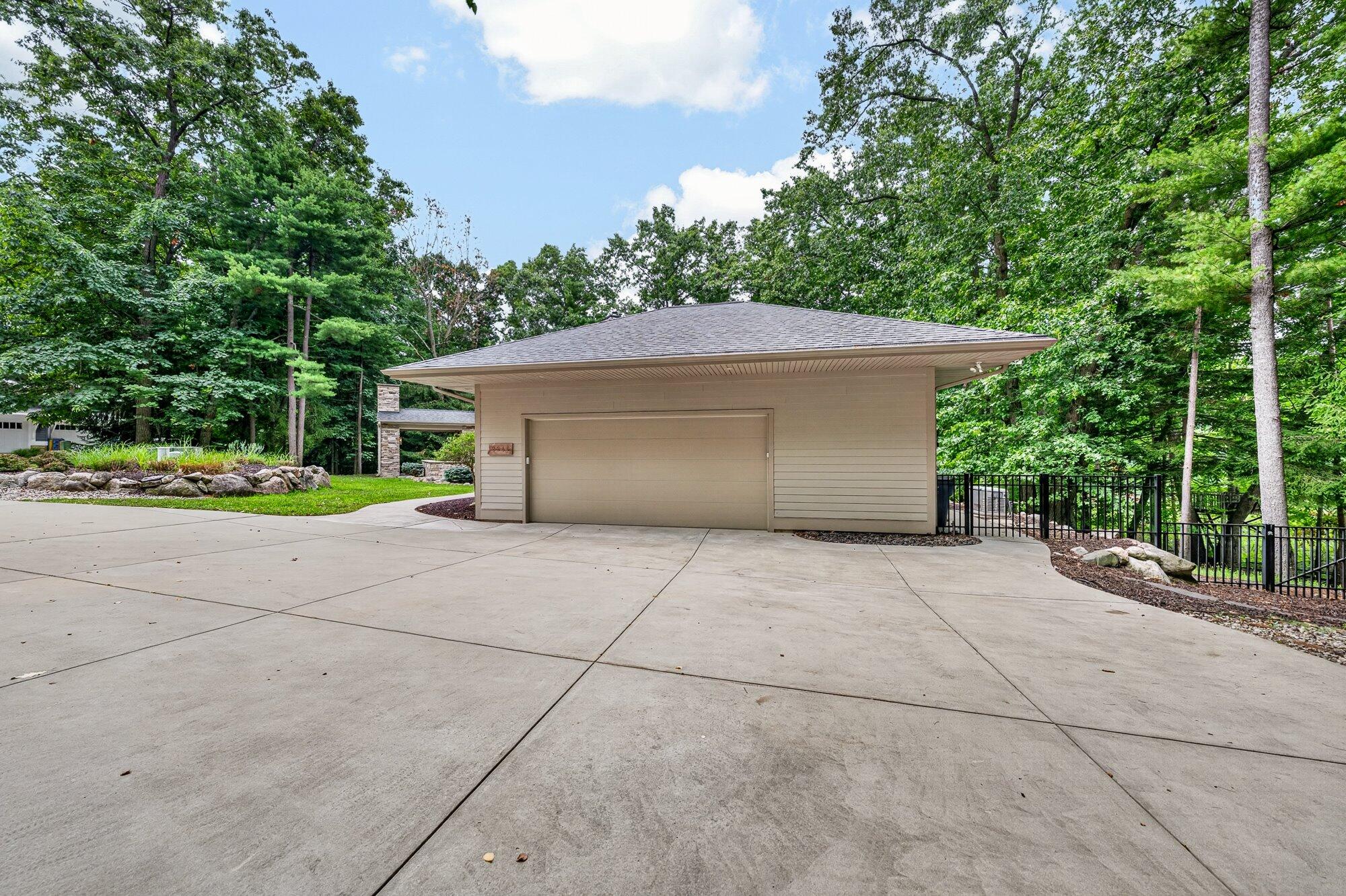 2246 Shelter Pointe Drive Kalamazoo MI 49008