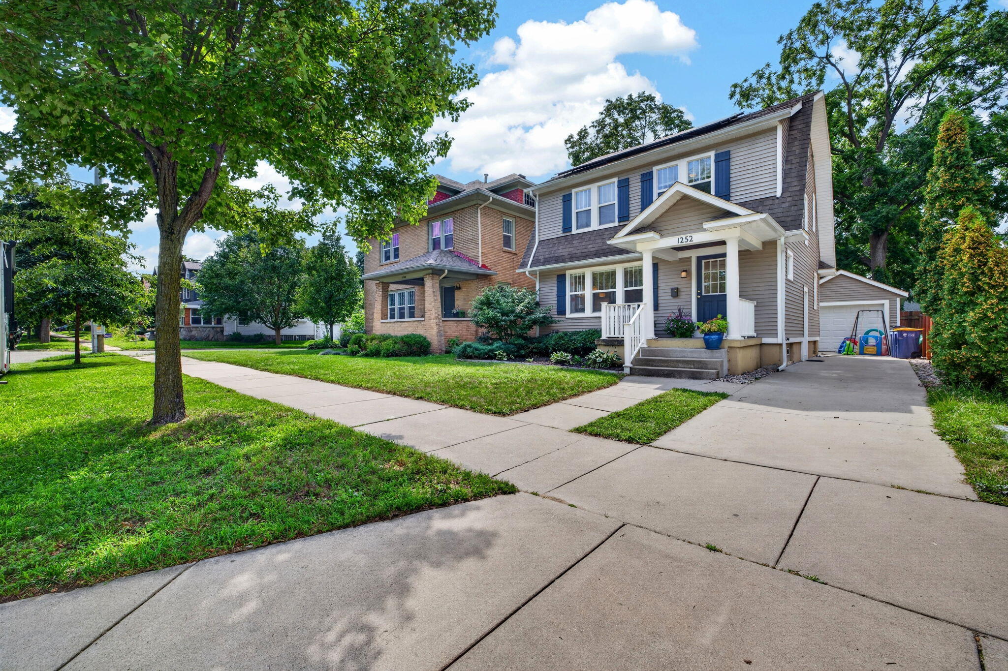 1252 SE Sherman Street SE Grand Rapids MI 49506