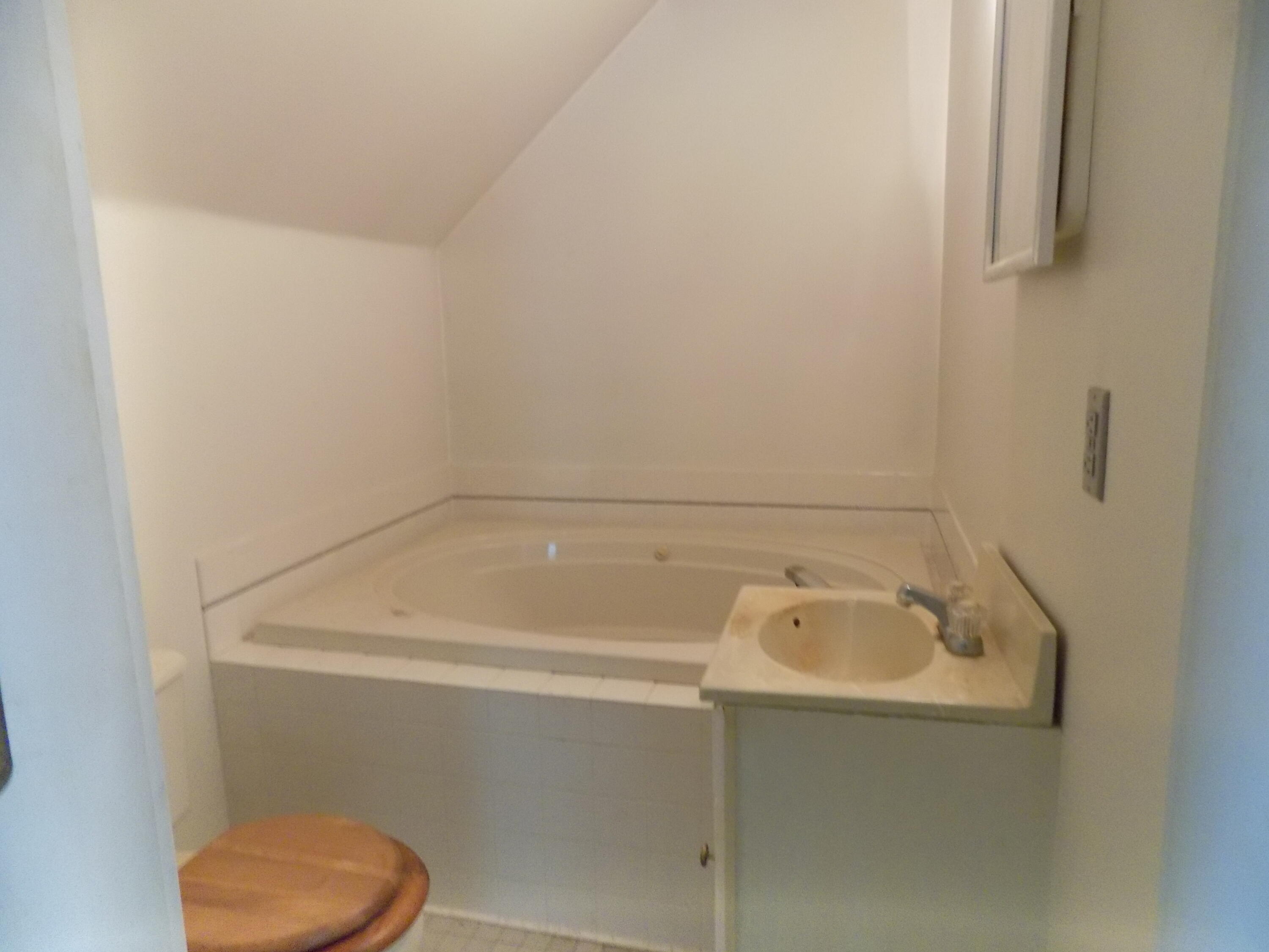 166 N West Street Coloma MI 49038
