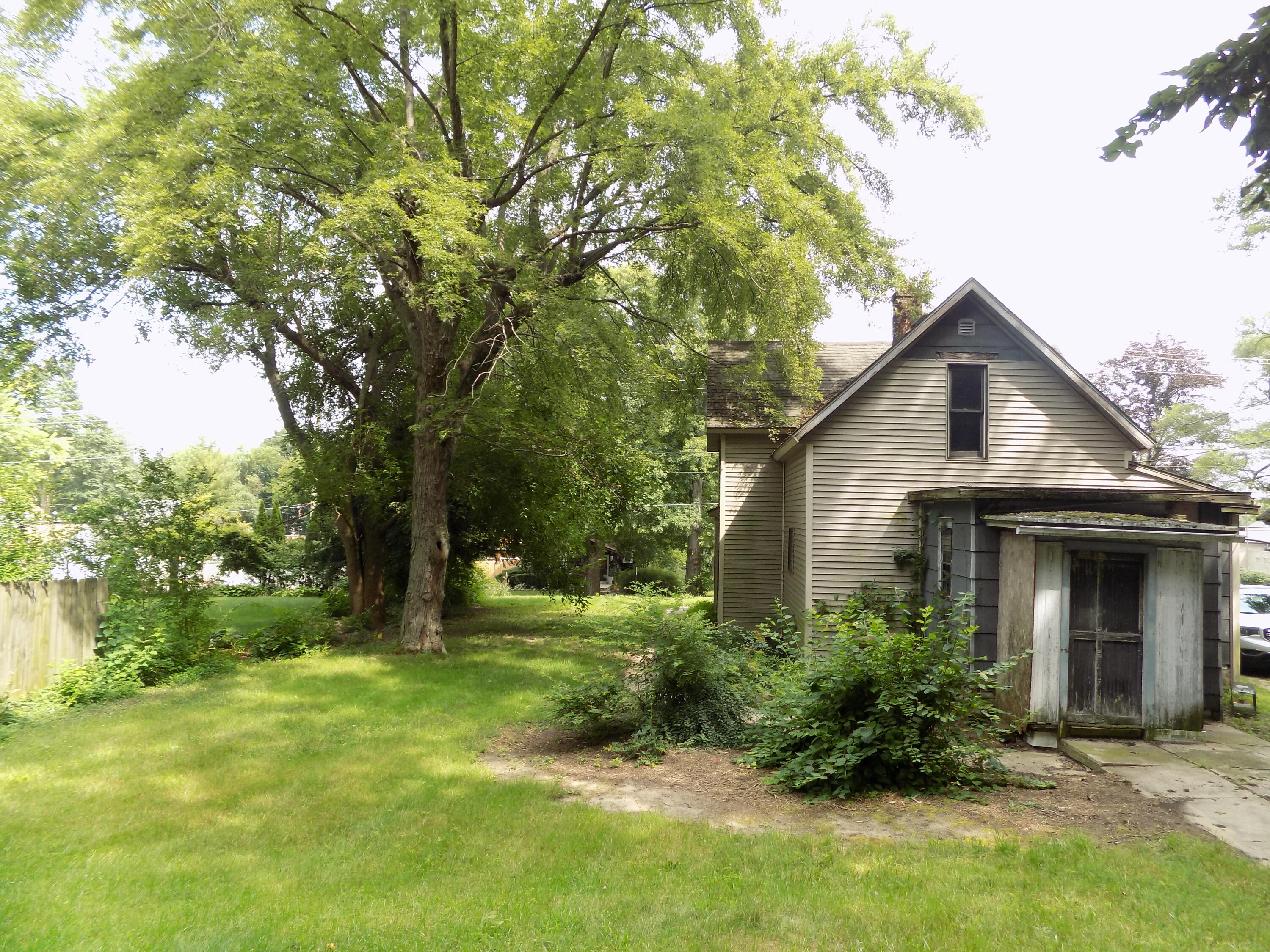 166 N West Street Coloma MI 49038