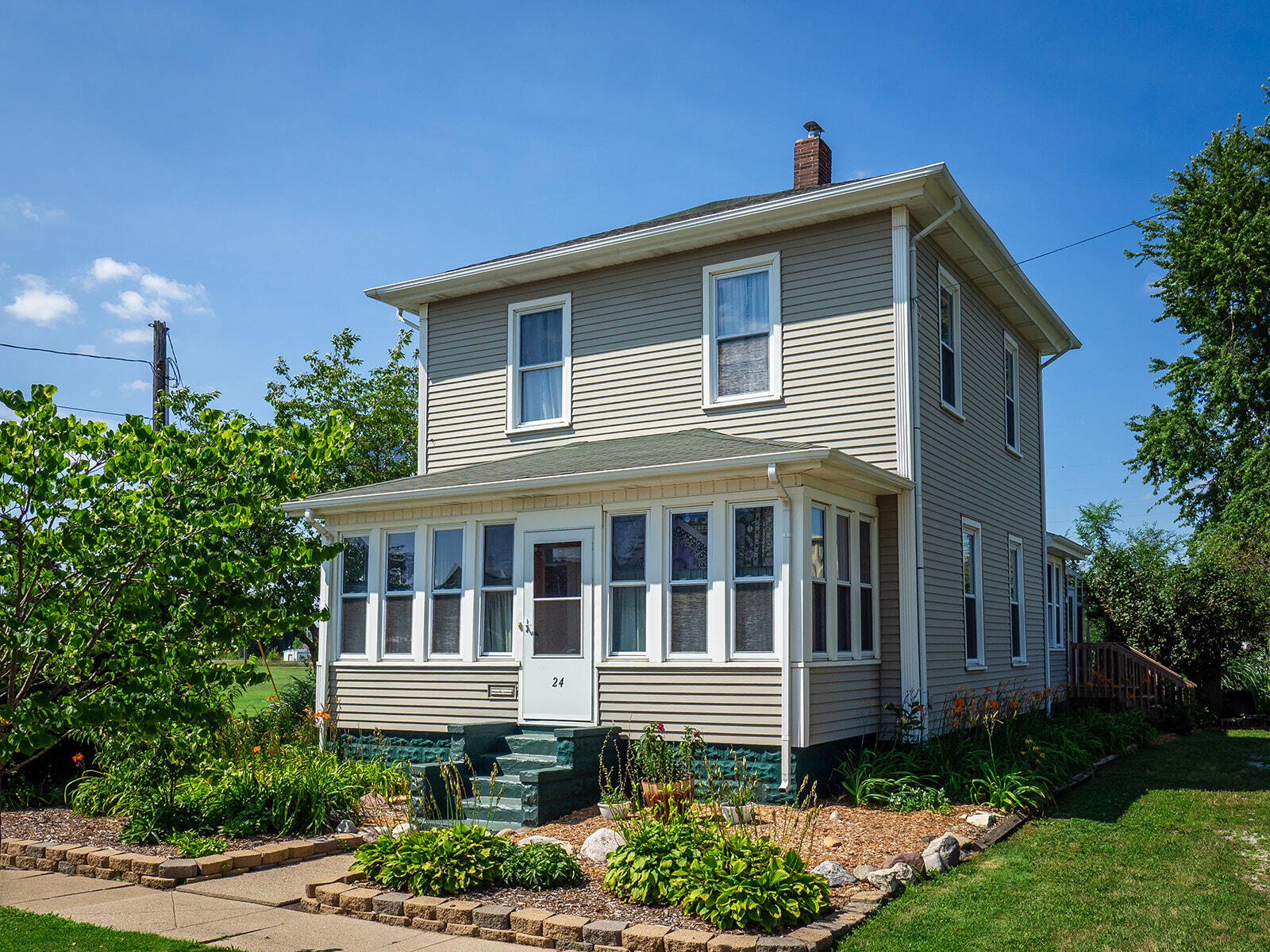 24 W Linden Street W Three Oaks MI 49128