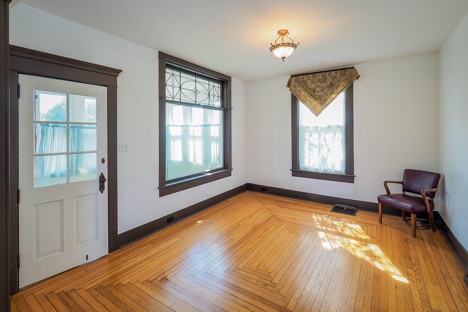 24 W Linden Street W Three Oaks MI 49128