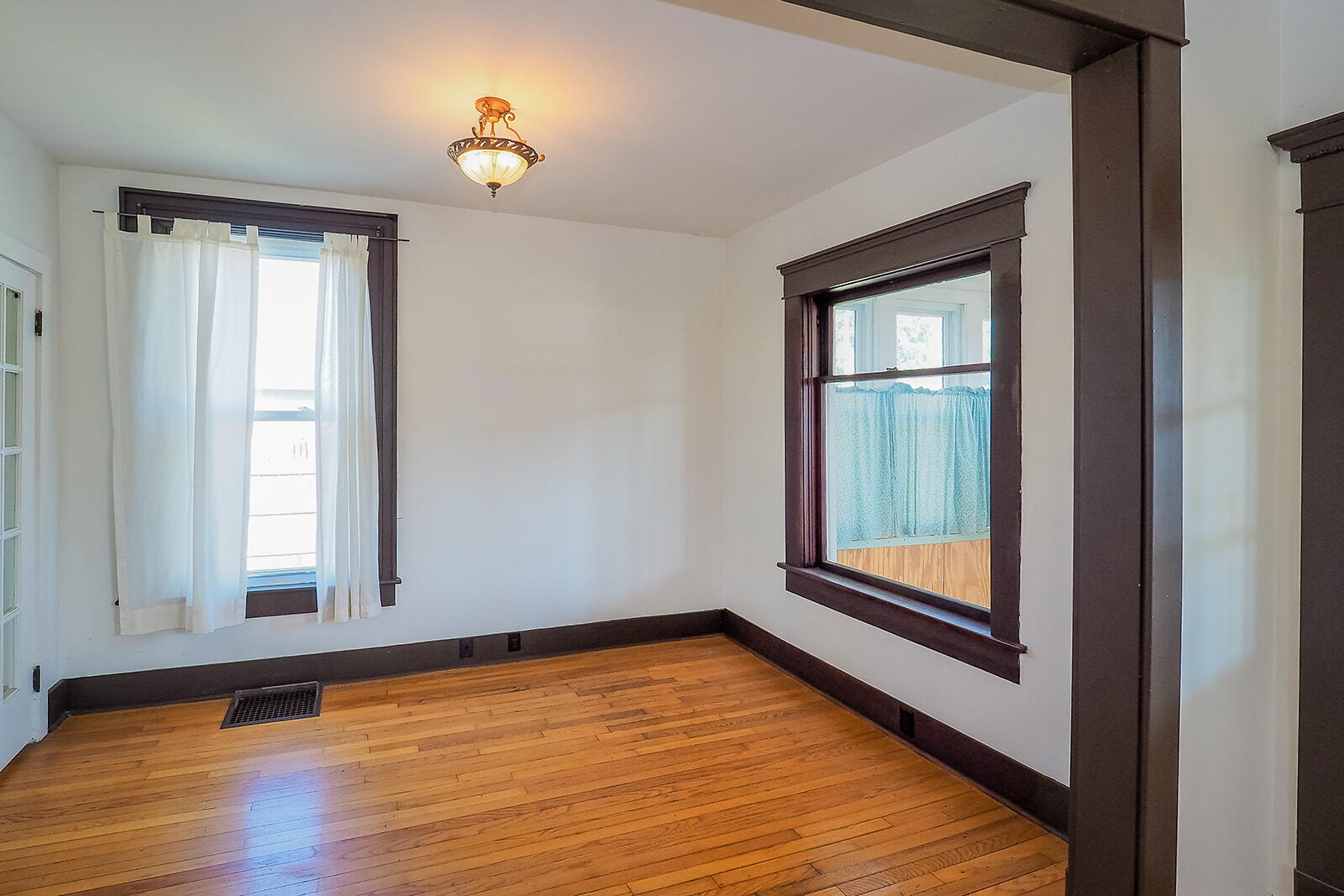 24 W Linden Street W Three Oaks MI 49128