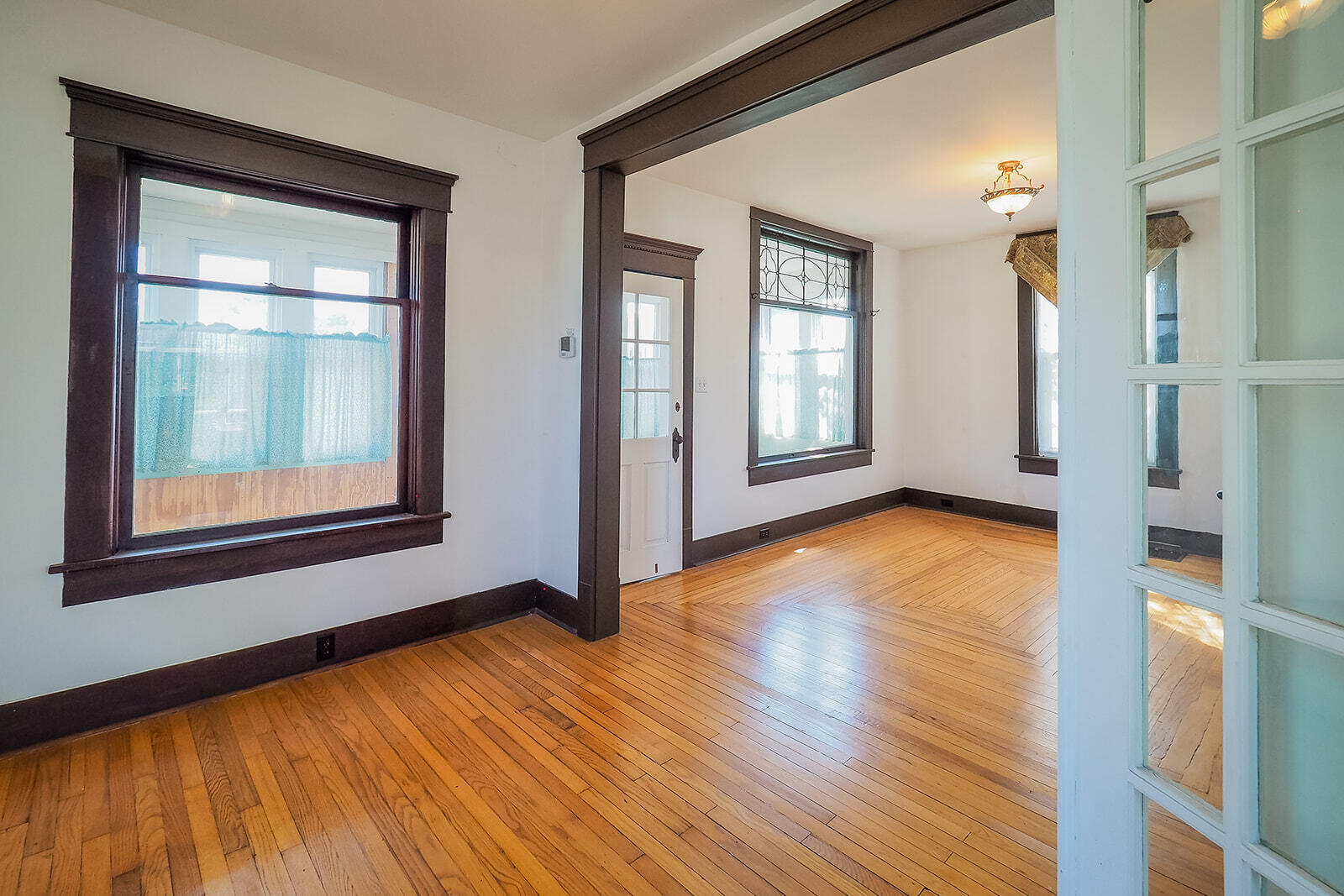 24 W Linden Street W Three Oaks MI 49128