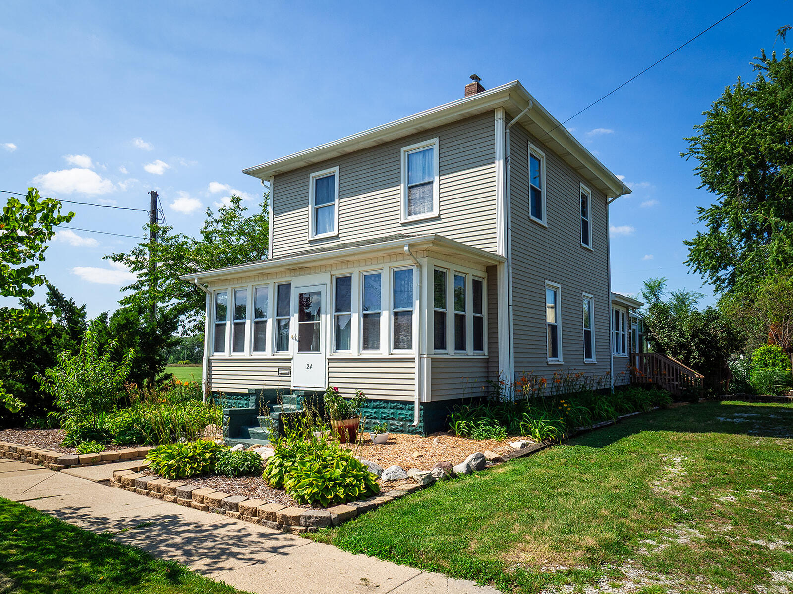 24 W Linden Street W Three Oaks MI 49128