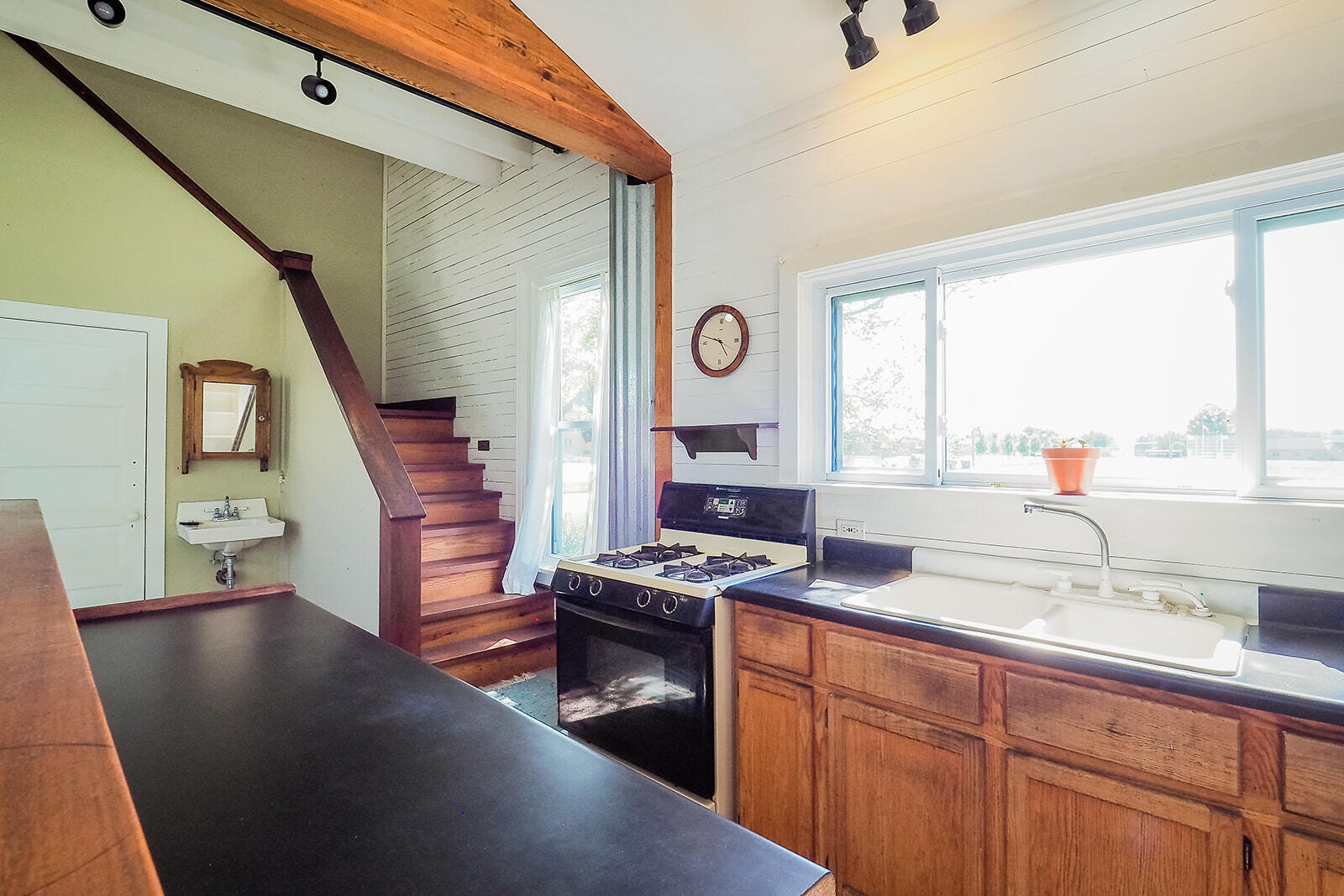 24 W Linden Street W Three Oaks MI 49128