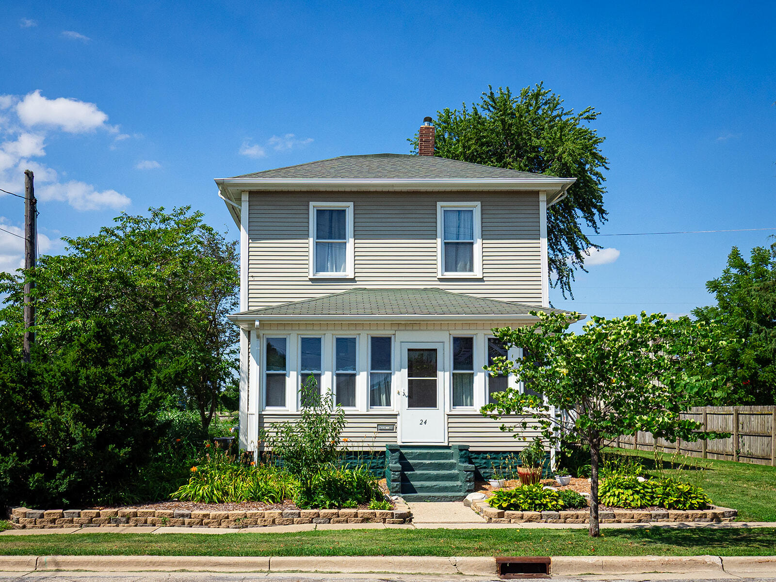 24 W Linden Street W Three Oaks MI 49128