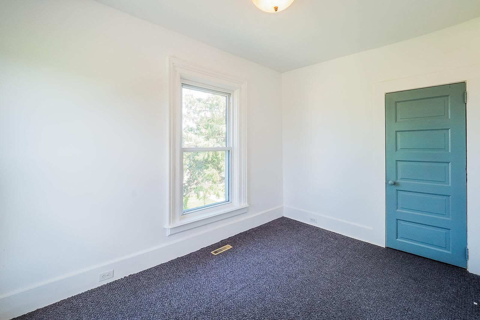 24 W Linden Street W Three Oaks MI 49128