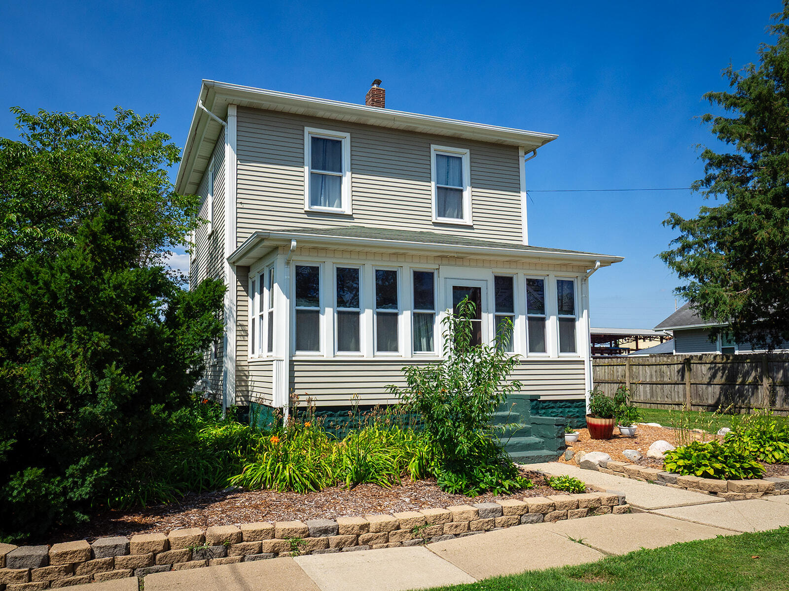 24 W Linden Street W Three Oaks MI 49128