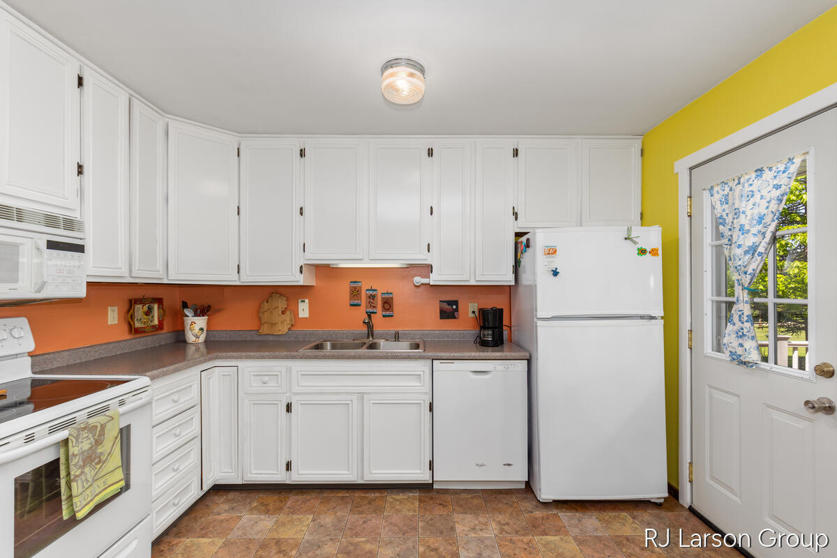 1027 Blue Star Highway South Haven MI 49090