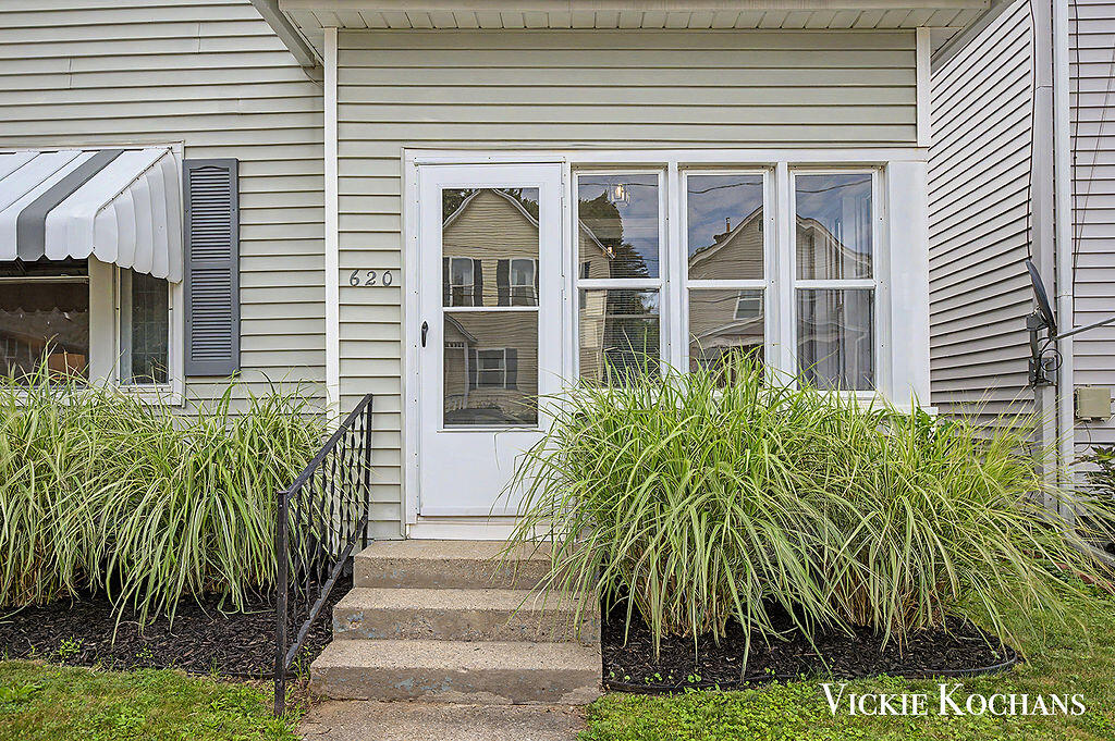 620 Davis Avenue NW Grand Rapids MI 49504