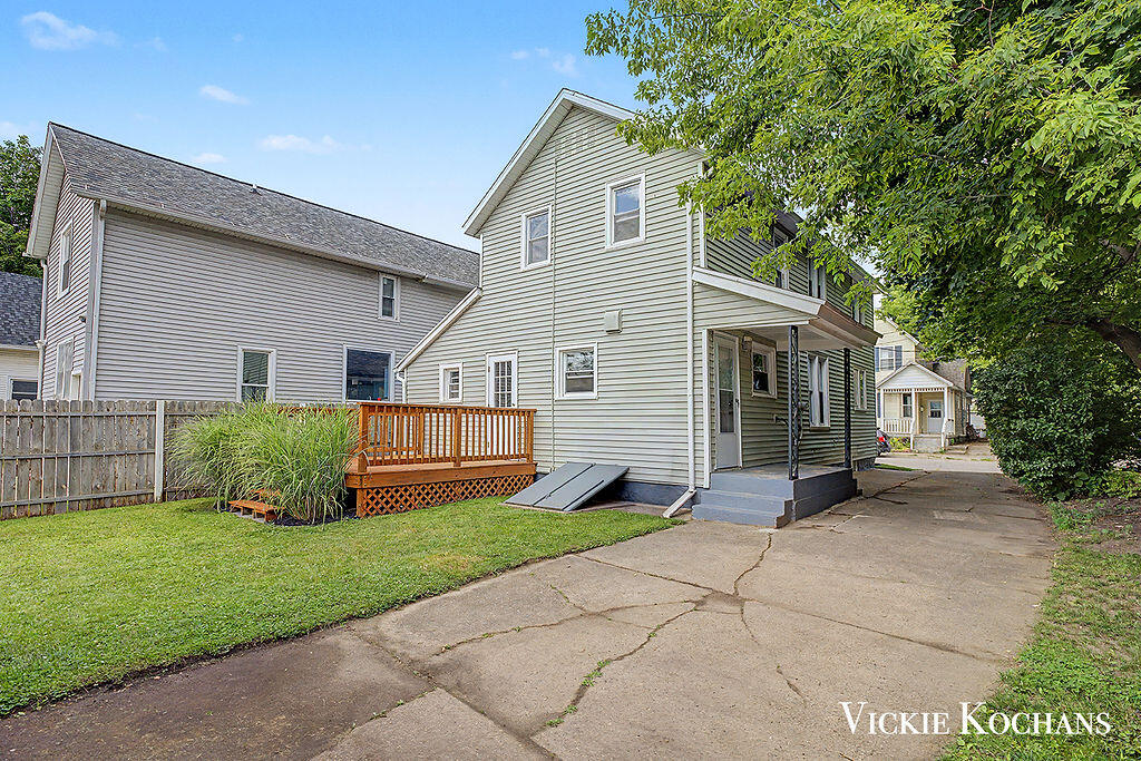 620 Davis Avenue NW Grand Rapids MI 49504