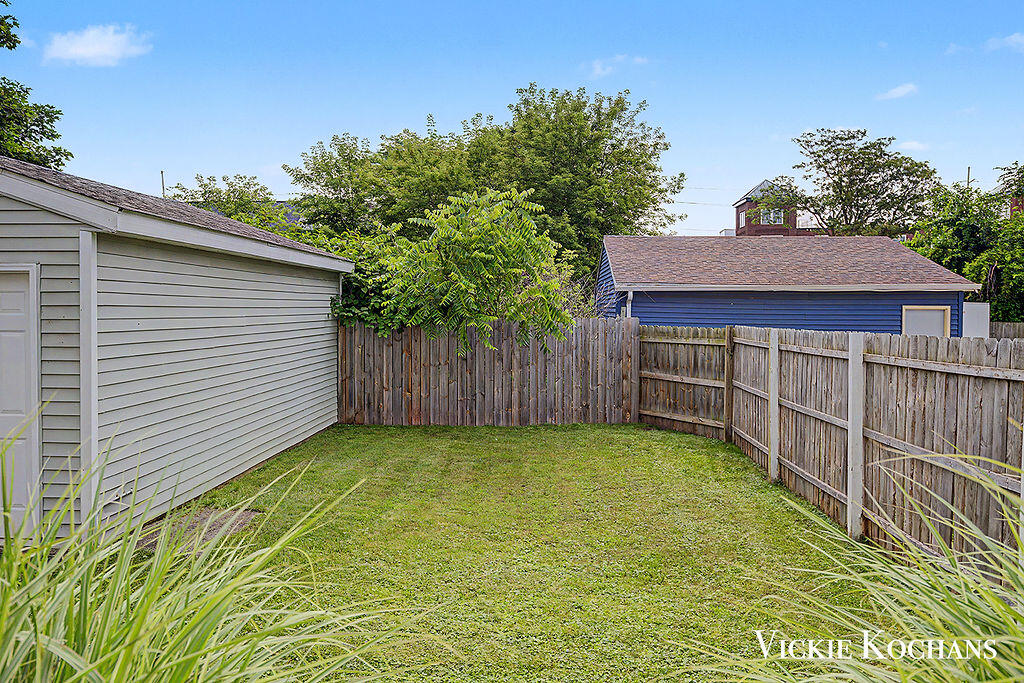 620 Davis Avenue NW Grand Rapids MI 49504