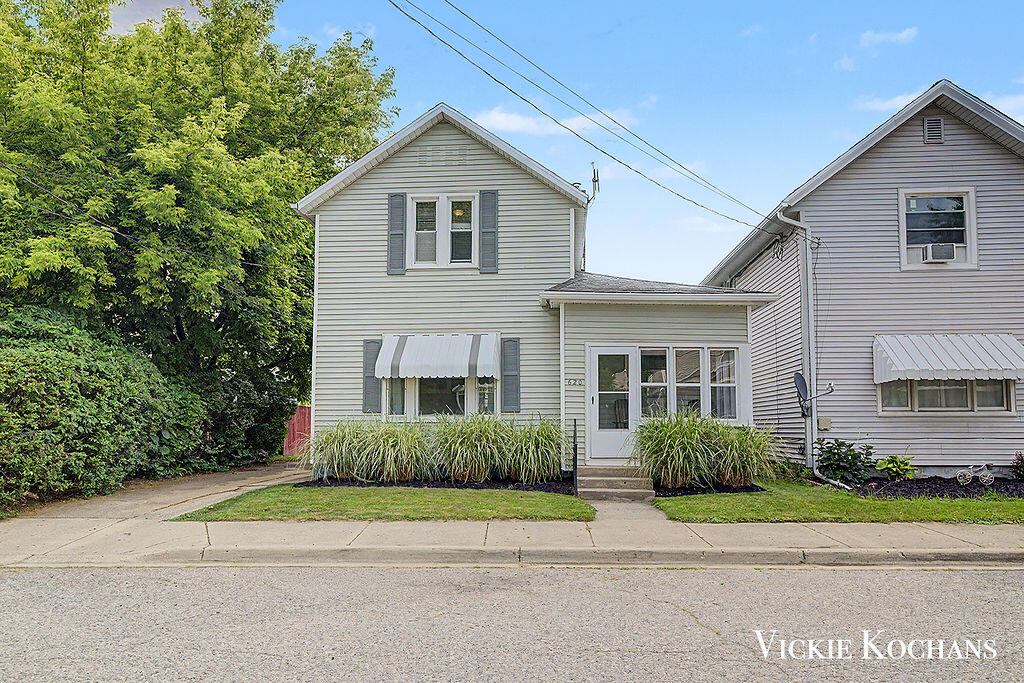620 Davis Avenue NW Grand Rapids MI 49504