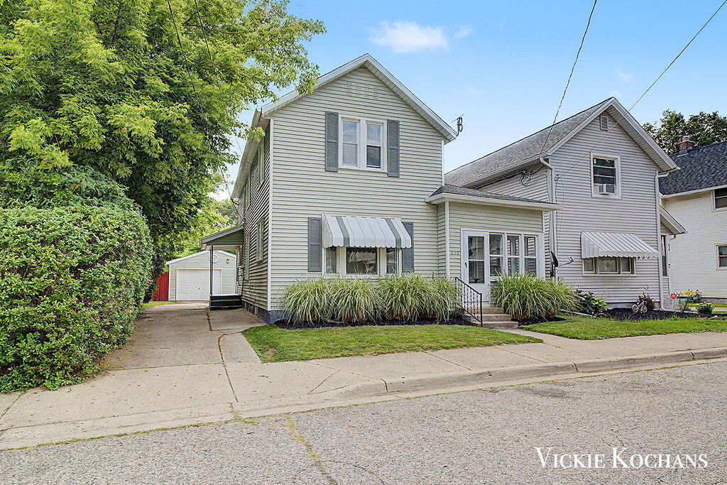 620 Davis Avenue NW Grand Rapids MI 49504