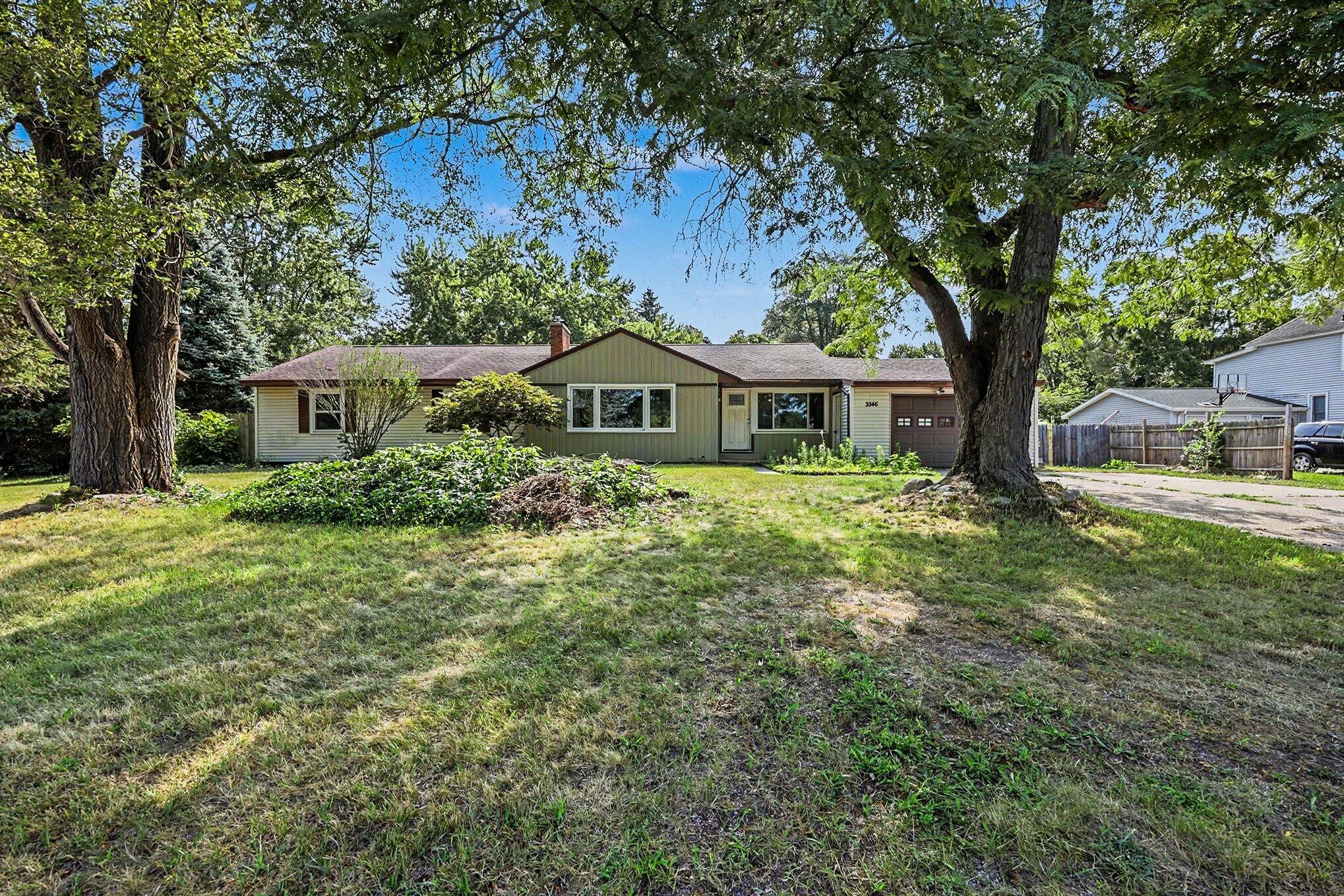 3346 Dean Lake Avenue NE Grand Rapids MI 49525